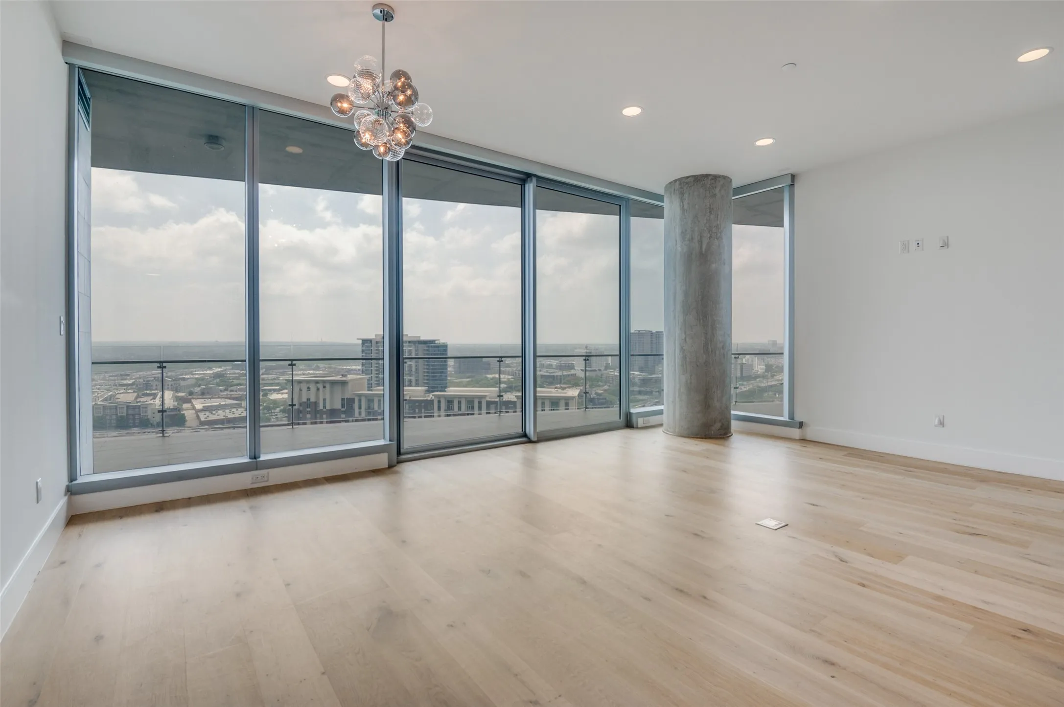 Condominium For Sale in Dallas County , 3130 N Harwood Street 1802, Dallas, Texas 75201, 2 Bedroom, 3 Bathroom, 2 Garage spaces, 1,527 Sqft, built in 2015, Price $979,000, mls#21282333, Real Estate Agent in Dallas, Homes For Sale in Dallas county, Homes For Sale in Dallas, Realtor in Dallas Texas, Real Estate Brokerage Independent Realty Texas, Luminita Cordes Realtor