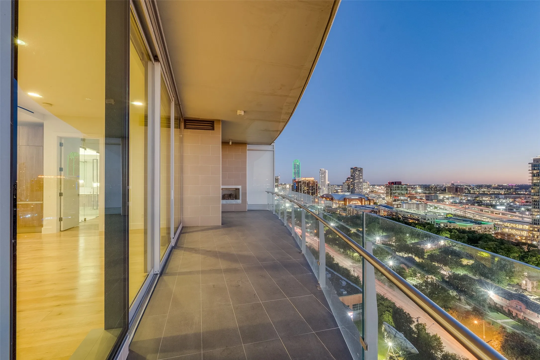 Condominium For Sale in Dallas County , 3130 N Harwood Street 1802, Dallas, Texas 75201, 2 Bedroom, 3 Bathroom, 2 Garage spaces, 1,527 Sqft, built in 2015, Price $979,000, mls#21282333, Real Estate Agent in Dallas, Homes For Sale in Dallas county, Homes For Sale in Dallas, Realtor in Dallas Texas, Real Estate Brokerage Independent Realty Texas, Luminita Cordes Realtor