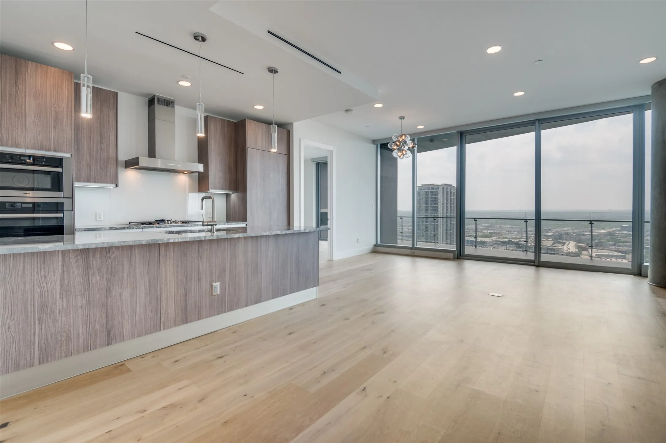 Condominium For Sale in Dallas County , 3130 N Harwood Street 1802, Dallas, Texas 75201, 2 Bedroom, 3 Bathroom, 2 Garage spaces, 1,527 Sqft, built in 2015, Price $979,000, mls#21282333, Real Estate Agent in Dallas, Homes For Sale in Dallas county, Homes For Sale in Dallas, Realtor in Dallas Texas, Real Estate Brokerage Independent Realty Texas, Luminita Cordes Realtor