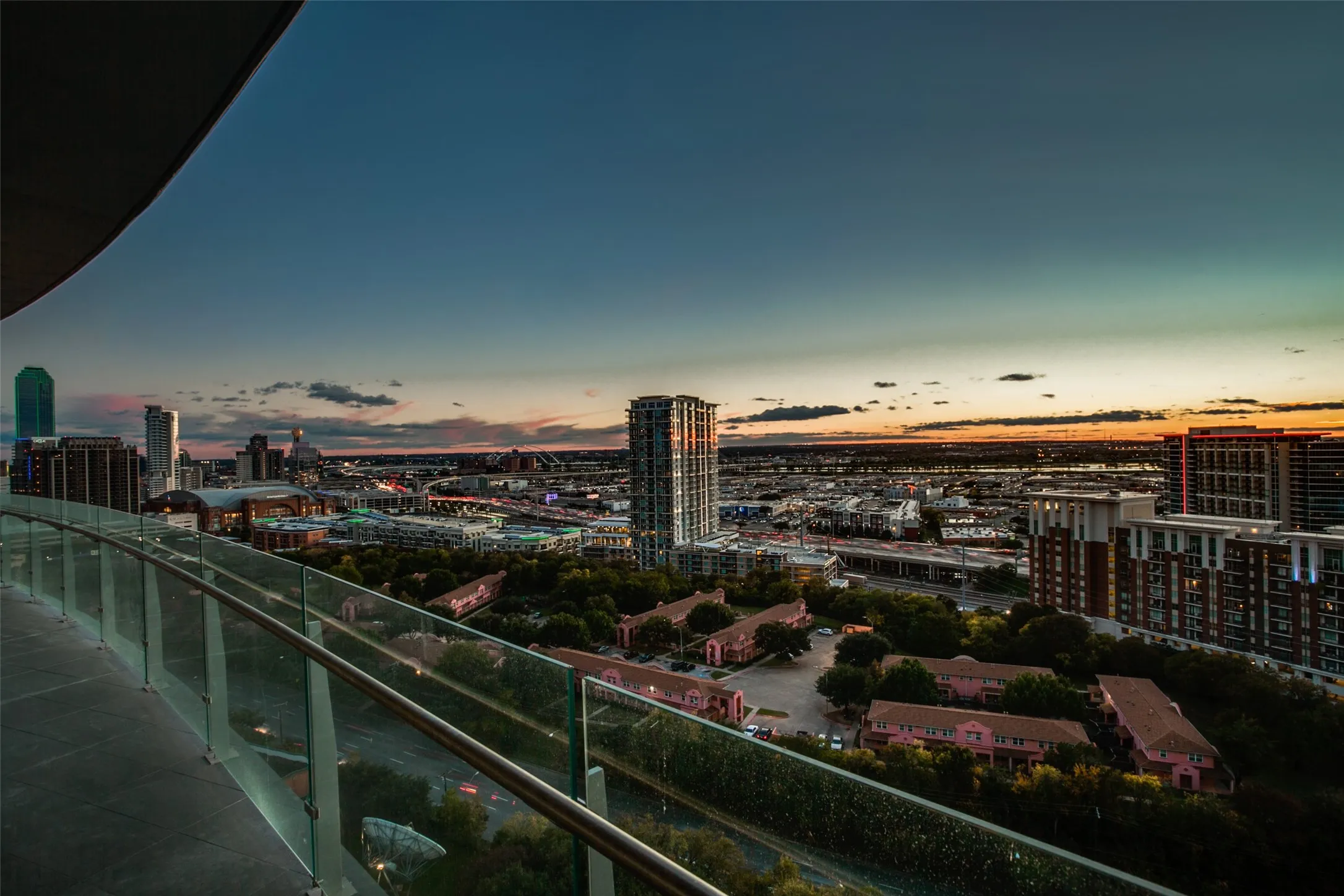 Condominium For Sale in Dallas County , 3130 N Harwood Street 1802, Dallas, Texas 75201, 2 Bedroom, 3 Bathroom, 2 Garage spaces, 1,527 Sqft, built in 2015, Price $979,000, mls#21282333, Real Estate Agent in Dallas, Homes For Sale in Dallas county, Homes For Sale in Dallas, Realtor in Dallas Texas, Real Estate Brokerage Independent Realty Texas, Luminita Cordes Realtor