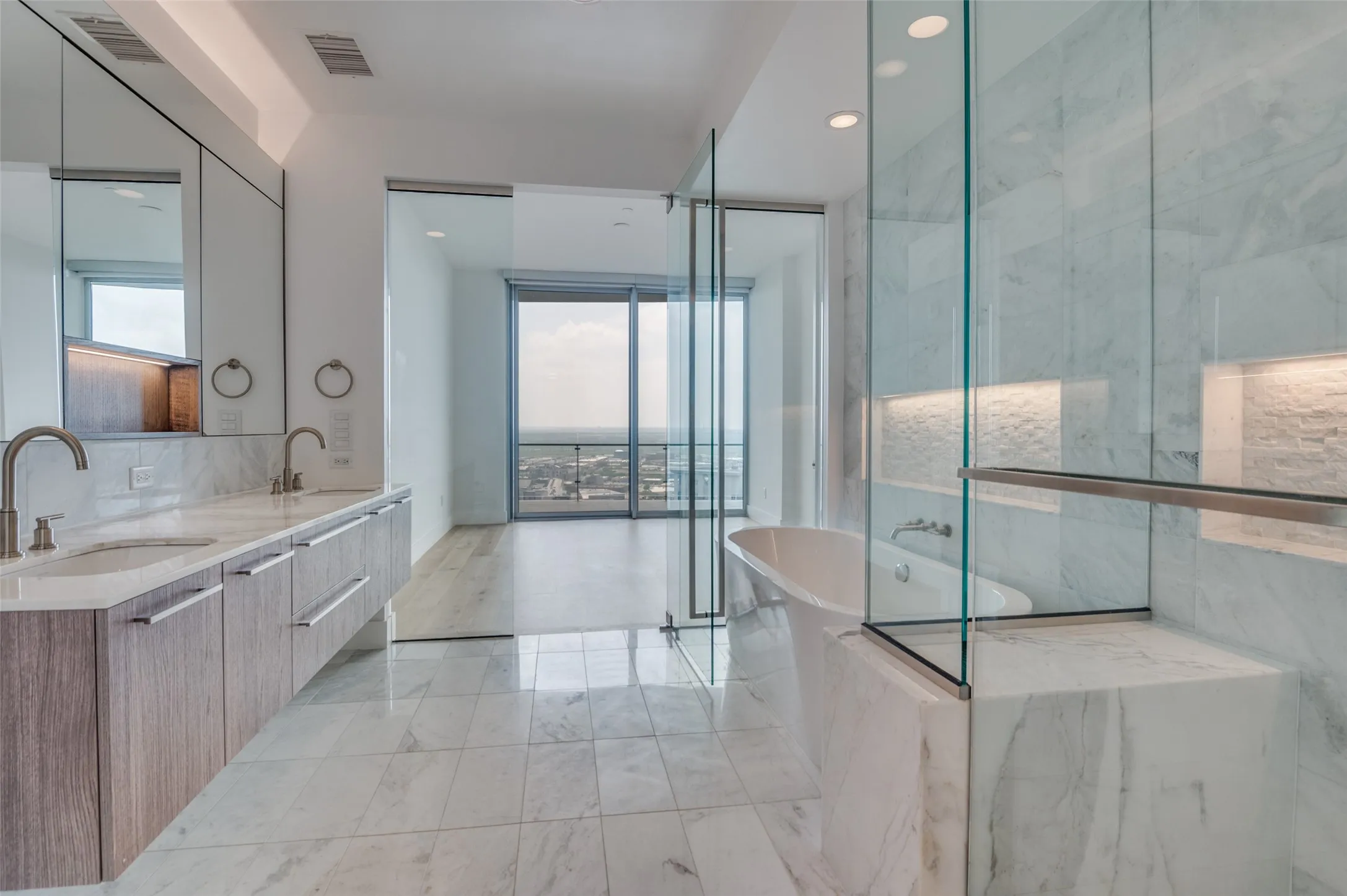 Condominium For Sale in Dallas County , 3130 N Harwood Street 1802, Dallas, Texas 75201, 2 Bedroom, 3 Bathroom, 2 Garage spaces, 1,527 Sqft, built in 2015, Price $979,000, mls#21282333, Real Estate Agent in Dallas, Homes For Sale in Dallas county, Homes For Sale in Dallas, Realtor in Dallas Texas, Real Estate Brokerage Independent Realty Texas, Luminita Cordes Realtor
