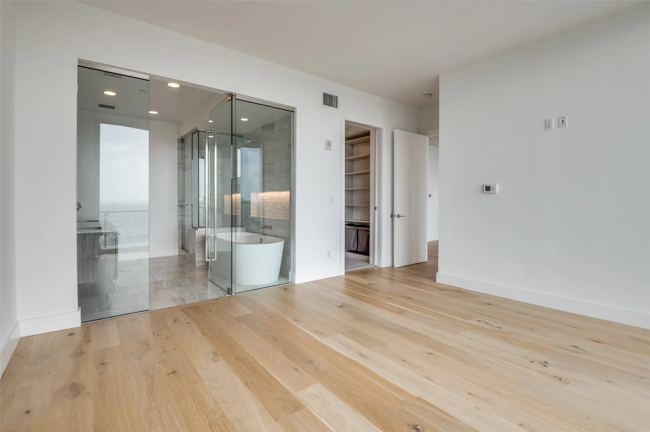 Condominium For Sale in Dallas County , 3130 N Harwood Street 1802, Dallas, Texas 75201, 2 Bedroom, 3 Bathroom, 2 Garage spaces, 1,527 Sqft, built in 2015, Price $979,000, mls#21282333, Real Estate Agent in Dallas, Homes For Sale in Dallas county, Homes For Sale in Dallas, Realtor in Dallas Texas, Real Estate Brokerage Independent Realty Texas, Luminita Cordes Realtor