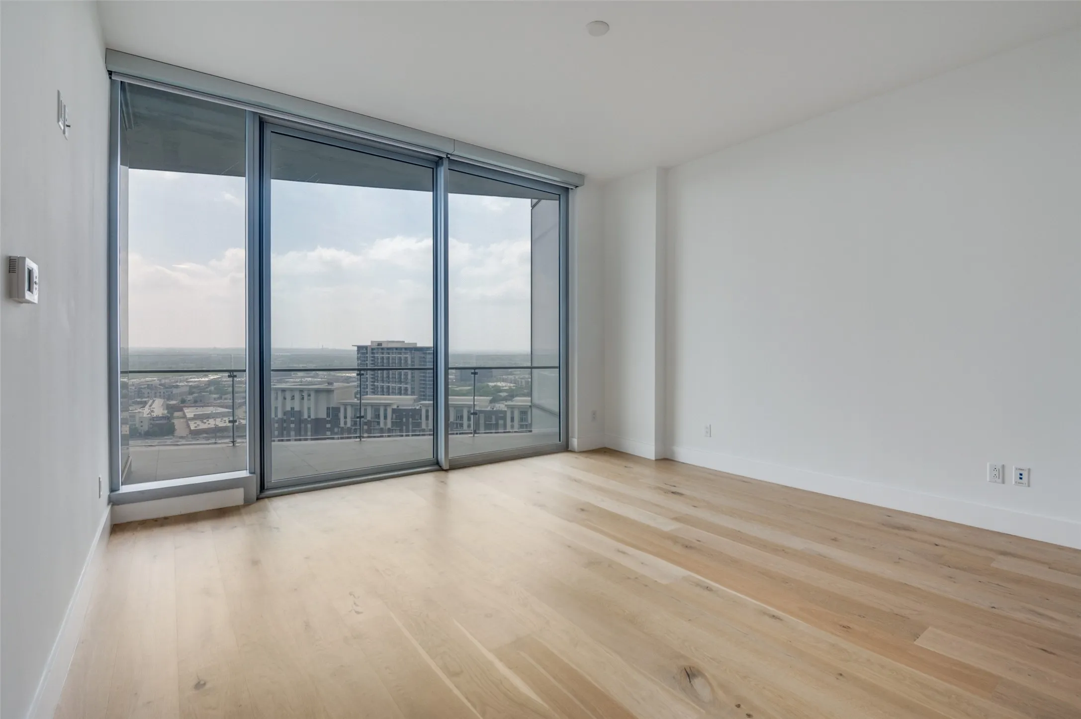 Condominium For Sale in Dallas County , 3130 N Harwood Street 1802, Dallas, Texas 75201, 2 Bedroom, 3 Bathroom, 2 Garage spaces, 1,527 Sqft, built in 2015, Price $979,000, mls#21282333, Real Estate Agent in Dallas, Homes For Sale in Dallas county, Homes For Sale in Dallas, Realtor in Dallas Texas, Real Estate Brokerage Independent Realty Texas, Luminita Cordes Realtor