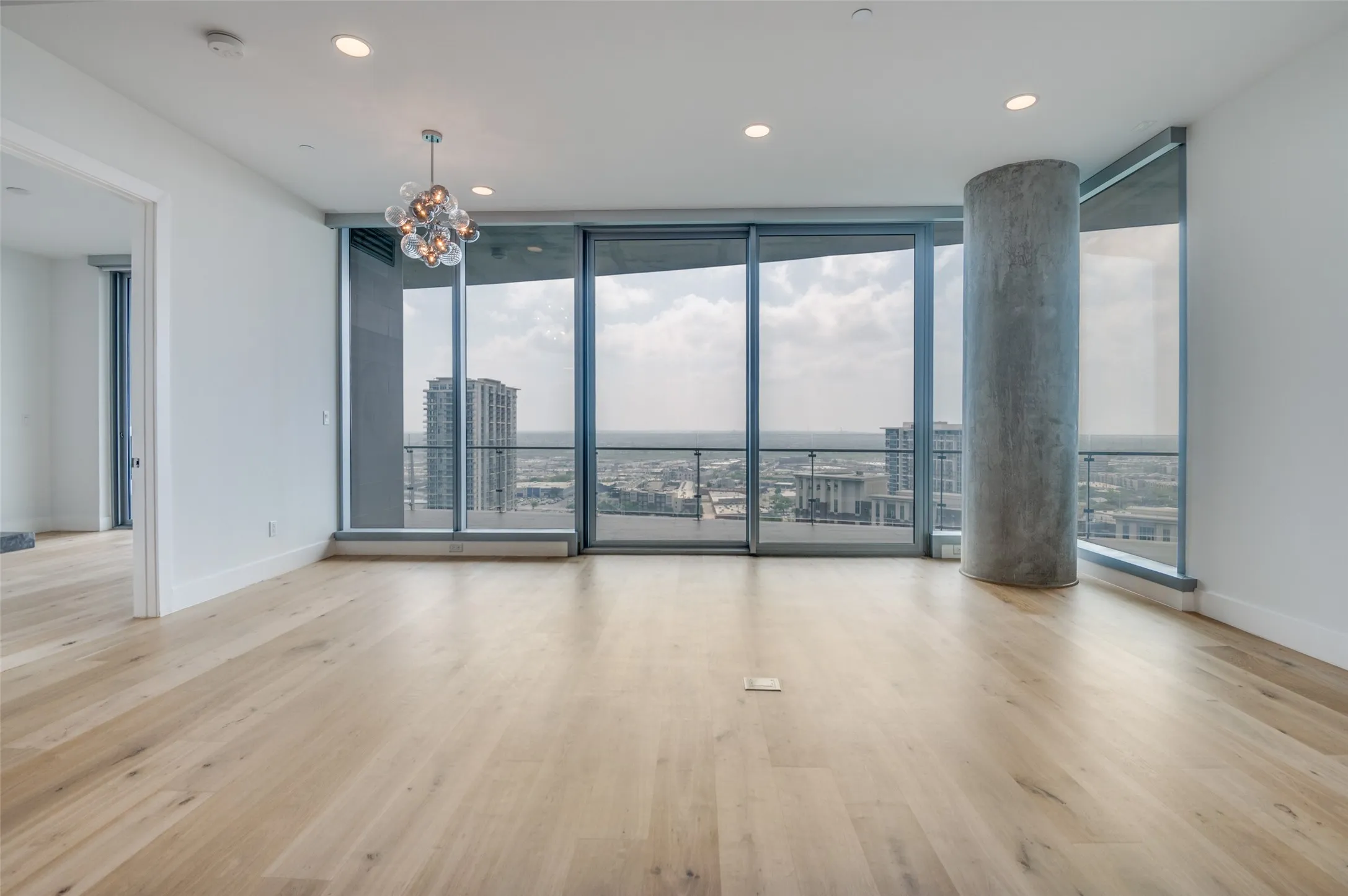 Condominium For Sale in Dallas County , 3130 N Harwood Street 1802, Dallas, Texas 75201, 2 Bedroom, 3 Bathroom, 2 Garage spaces, 1,527 Sqft, built in 2015, Price $979,000, mls#21282333, Real Estate Agent in Dallas, Homes For Sale in Dallas county, Homes For Sale in Dallas, Realtor in Dallas Texas, Real Estate Brokerage Independent Realty Texas, Luminita Cordes Realtor