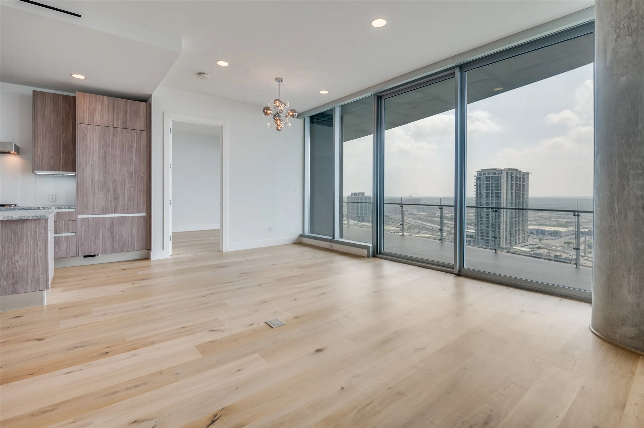 Condominium For Sale in Dallas County , 3130 N Harwood Street 1802, Dallas, Texas 75201, 2 Bedroom, 3 Bathroom, 2 Garage spaces, 1,527 Sqft, built in 2015, Price $979,000, mls#21282333, Real Estate Agent in Dallas, Homes For Sale in Dallas county, Homes For Sale in Dallas, Realtor in Dallas Texas, Real Estate Brokerage Independent Realty Texas, Luminita Cordes Realtor