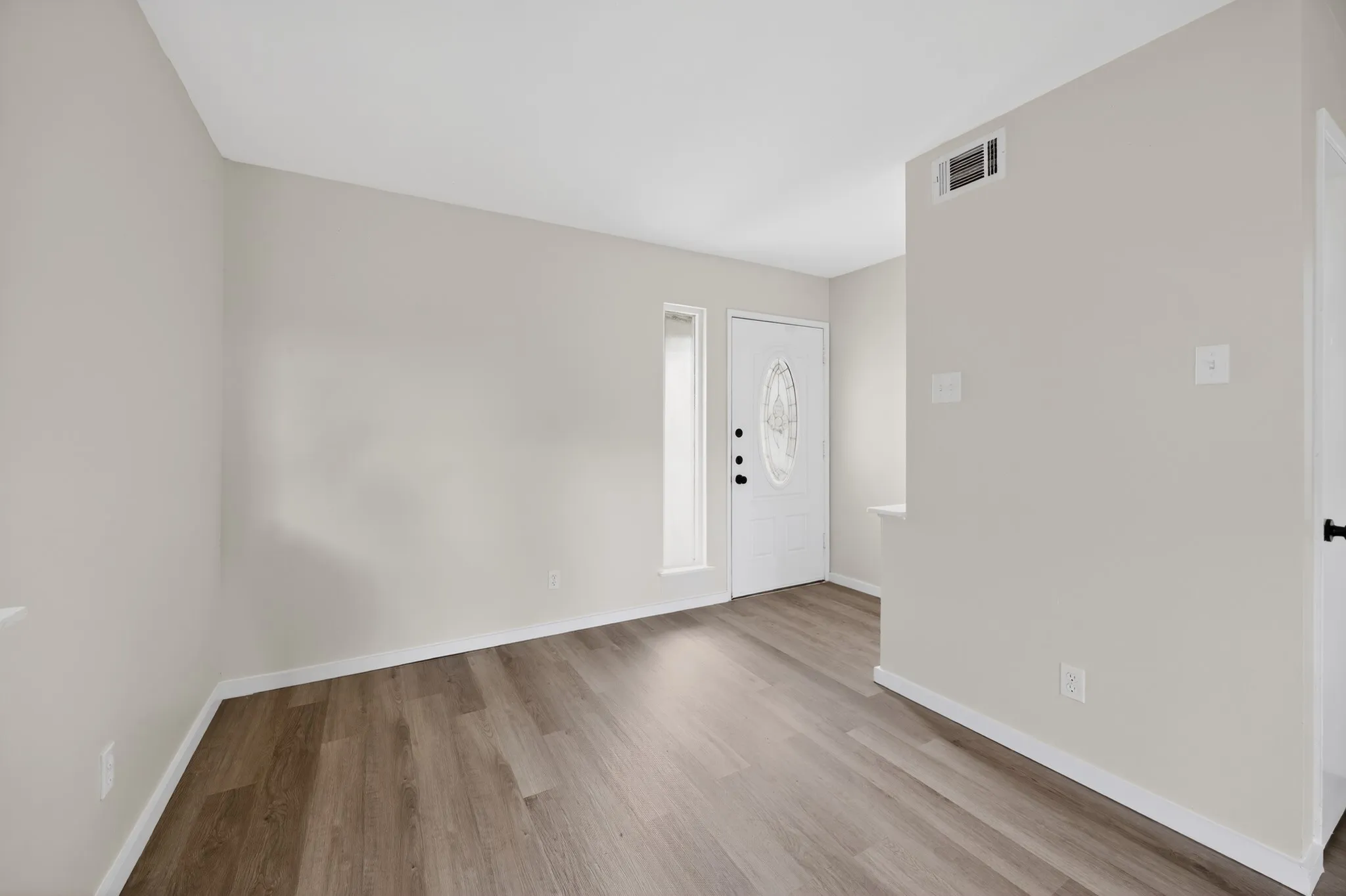 Single Family Residence For Sale in Dallas County , 8617 Flicker Lane, Dallas, Texas 75238, 3 Bedroom, 2 Bathroom, 2 Garage spaces, 1,131 Sqft, built in 1962, mls#21279077, Real Estate Agent in Dallas, Homes For Sale in Dallas county, Homes For Sale in Dallas, Realtor in Dallas Texas, Real Estate Brokerage Independent Realty Texas, Luminita Cordes Realtor
