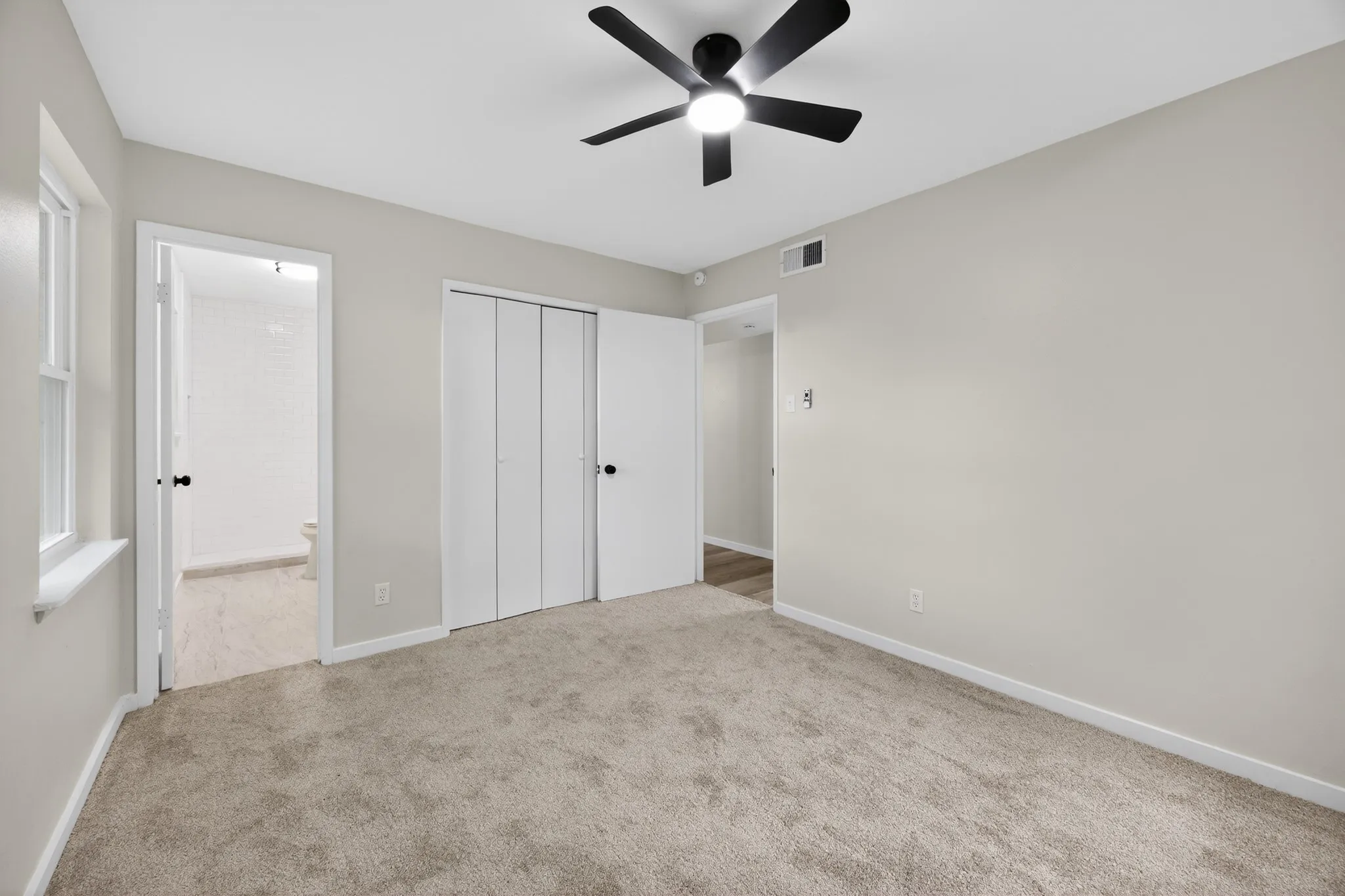 Single Family Residence For Sale in Dallas County , 8617 Flicker Lane, Dallas, Texas 75238, 3 Bedroom, 2 Bathroom, 2 Garage spaces, 1,131 Sqft, built in 1962, mls#21279077, Real Estate Agent in Dallas, Homes For Sale in Dallas county, Homes For Sale in Dallas, Realtor in Dallas Texas, Real Estate Brokerage Independent Realty Texas, Luminita Cordes Realtor