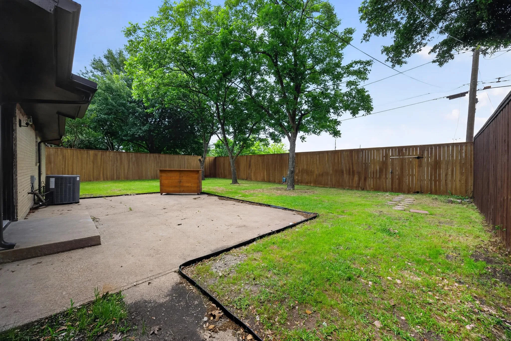 Single Family Residence For Sale in Dallas County , 8617 Flicker Lane, Dallas, Texas 75238, 3 Bedroom, 2 Bathroom, 2 Garage spaces, 1,131 Sqft, built in 1962, mls#21279077, Real Estate Agent in Dallas, Homes For Sale in Dallas county, Homes For Sale in Dallas, Realtor in Dallas Texas, Real Estate Brokerage Independent Realty Texas, Luminita Cordes Realtor