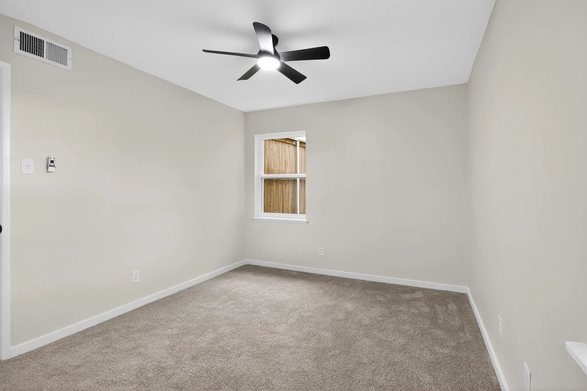 Single Family Residence For Sale in Dallas County , 8617 Flicker Lane, Dallas, Texas 75238, 3 Bedroom, 2 Bathroom, 2 Garage spaces, 1,131 Sqft, built in 1962, mls#21279077, Real Estate Agent in Dallas, Homes For Sale in Dallas county, Homes For Sale in Dallas, Realtor in Dallas Texas, Real Estate Brokerage Independent Realty Texas, Luminita Cordes Realtor
