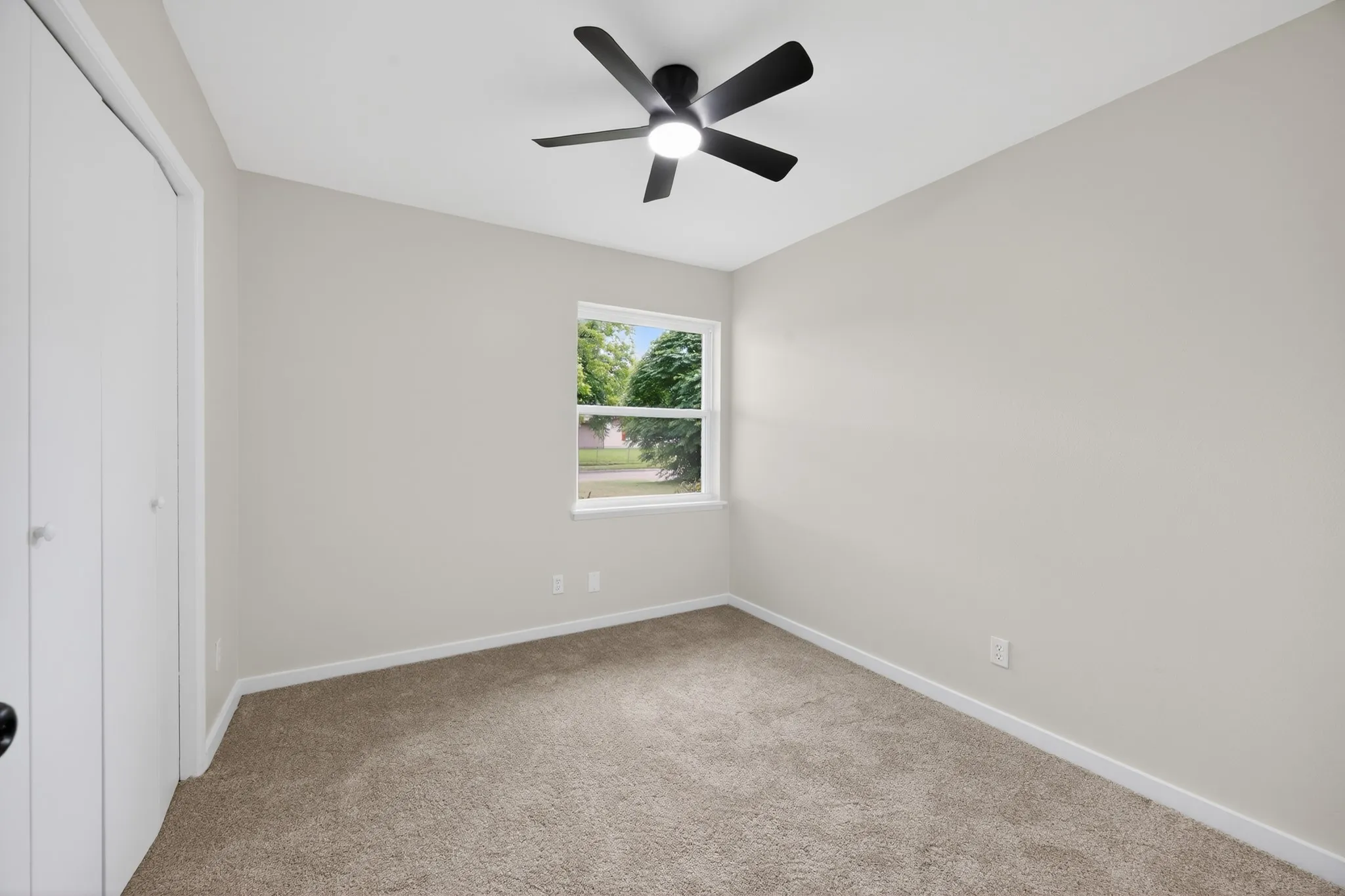 Single Family Residence For Sale in Dallas County , 8617 Flicker Lane, Dallas, Texas 75238, 3 Bedroom, 2 Bathroom, 2 Garage spaces, 1,131 Sqft, built in 1962, mls#21279077, Real Estate Agent in Dallas, Homes For Sale in Dallas county, Homes For Sale in Dallas, Realtor in Dallas Texas, Real Estate Brokerage Independent Realty Texas, Luminita Cordes Realtor