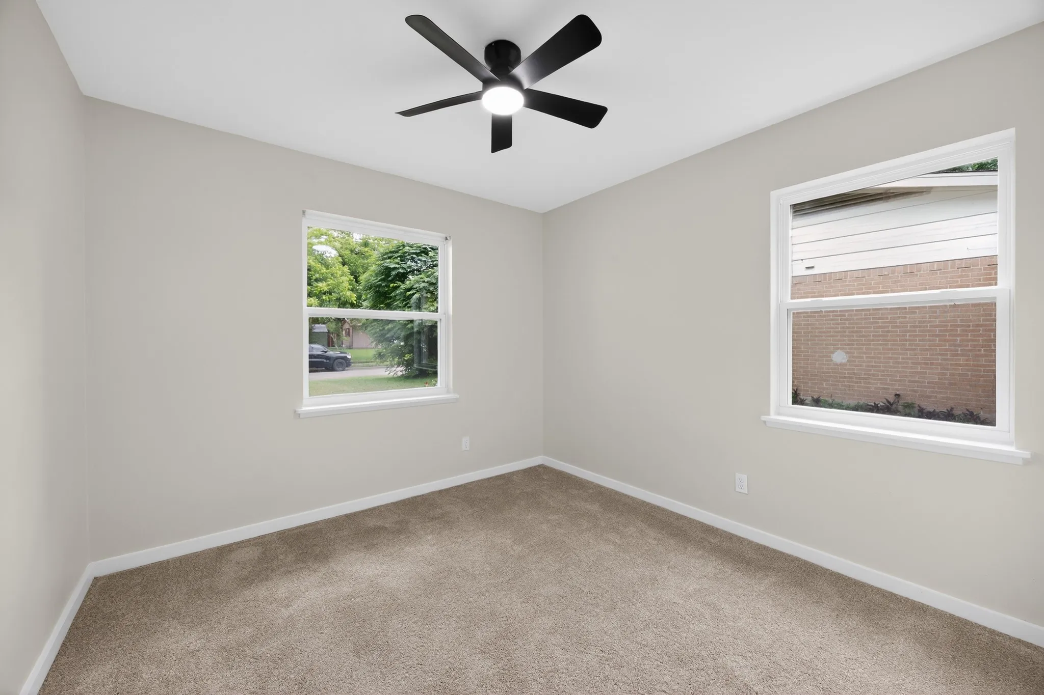 Single Family Residence For Sale in Dallas County , 8617 Flicker Lane, Dallas, Texas 75238, 3 Bedroom, 2 Bathroom, 2 Garage spaces, 1,131 Sqft, built in 1962, mls#21279077, Real Estate Agent in Dallas, Homes For Sale in Dallas county, Homes For Sale in Dallas, Realtor in Dallas Texas, Real Estate Brokerage Independent Realty Texas, Luminita Cordes Realtor