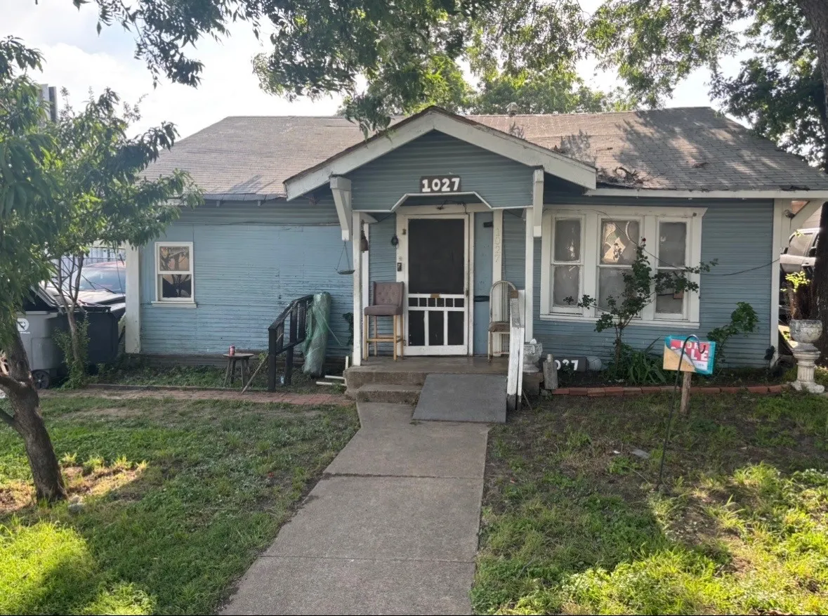 Single Family Residence For Sale in Dallas County , 1027 Hollywood Avenue, Dallas, Texas 75208, 2 Bedrooms, 1 Bathroom, Garage spaces, 925 Sqft, built in 1913, Price $175,000, mls#21282808, Real Estate Agent in Dallas, Homes For Sale in Dallas county, Homes For Sale in Dallas, Realtor in Dallas Texas, Real Estate Brokerage Independent Realty Texas, Luminita Cordes Realtor