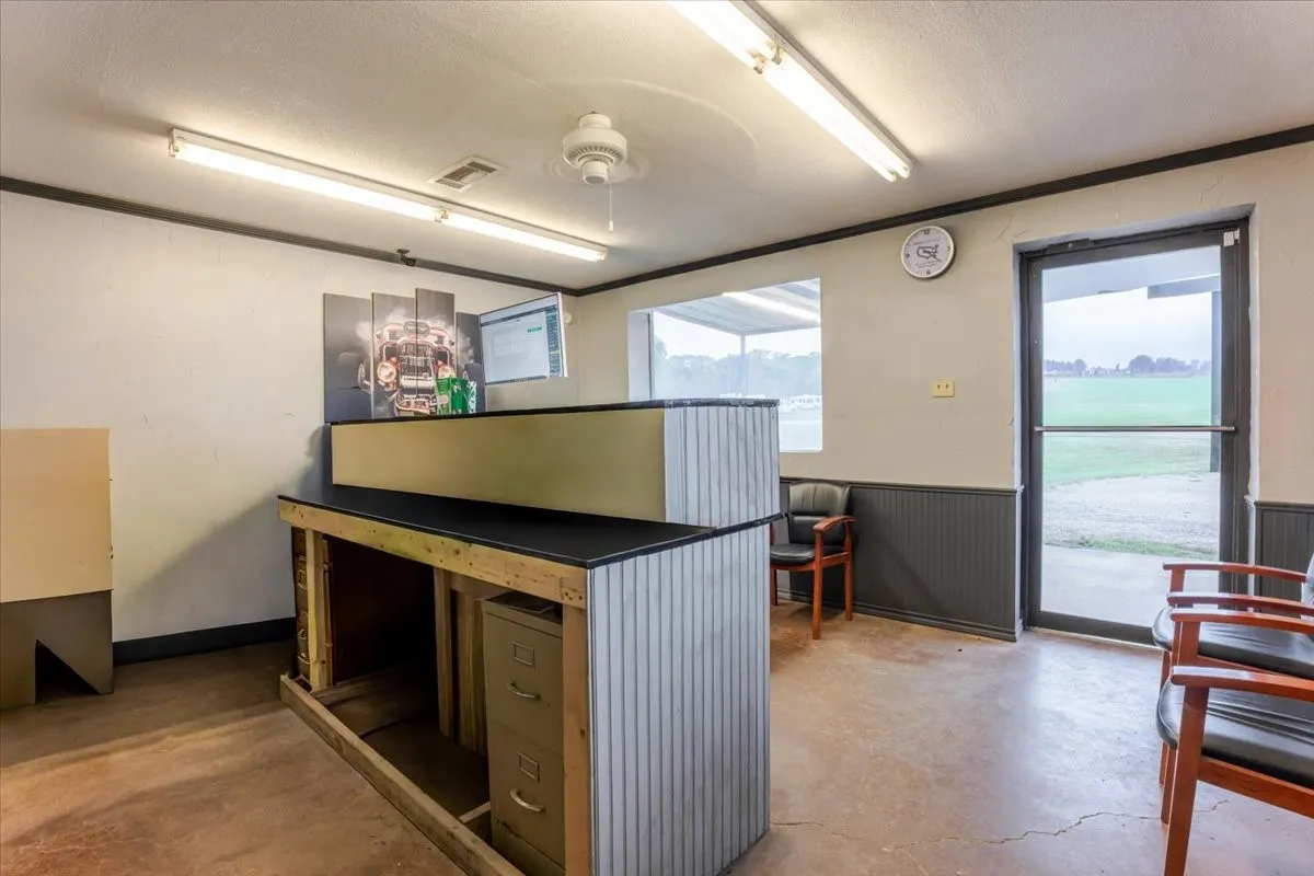 Business For Sale in Palo Pinto County , 2815 S Highway 281, Mineral Wells, Texas 76067, 0, 0, Garage spaces, 4,500 Sqft, built in 2006, mls#21280206, Real Estate Agent in Mineral Wells, Homes For Sale in Palo Pinto county, Homes For Sale in Mineral Wells, Realtor in Mineral Wells Texas, Real Estate Brokerage Independent Realty Texas, Luminita Cordes Realtor