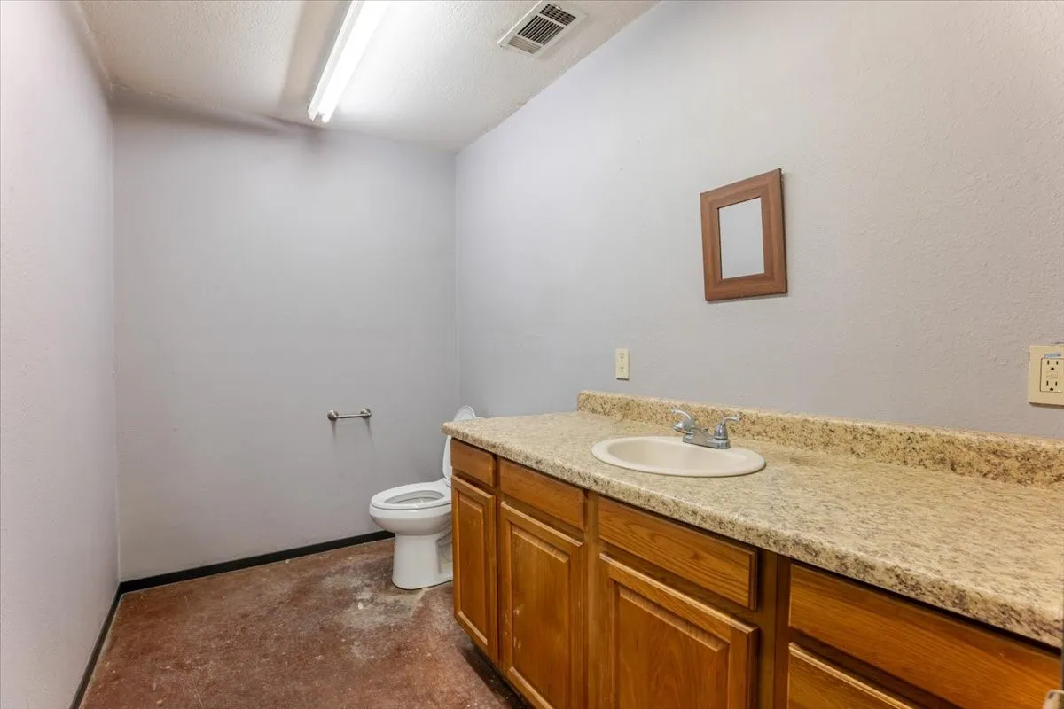 Business For Sale in Palo Pinto County , 2815 S Highway 281, Mineral Wells, Texas 76067, 0, 0, Garage spaces, 4,500 Sqft, built in 2006, mls#21280206, Real Estate Agent in Mineral Wells, Homes For Sale in Palo Pinto county, Homes For Sale in Mineral Wells, Realtor in Mineral Wells Texas, Real Estate Brokerage Independent Realty Texas, Luminita Cordes Realtor