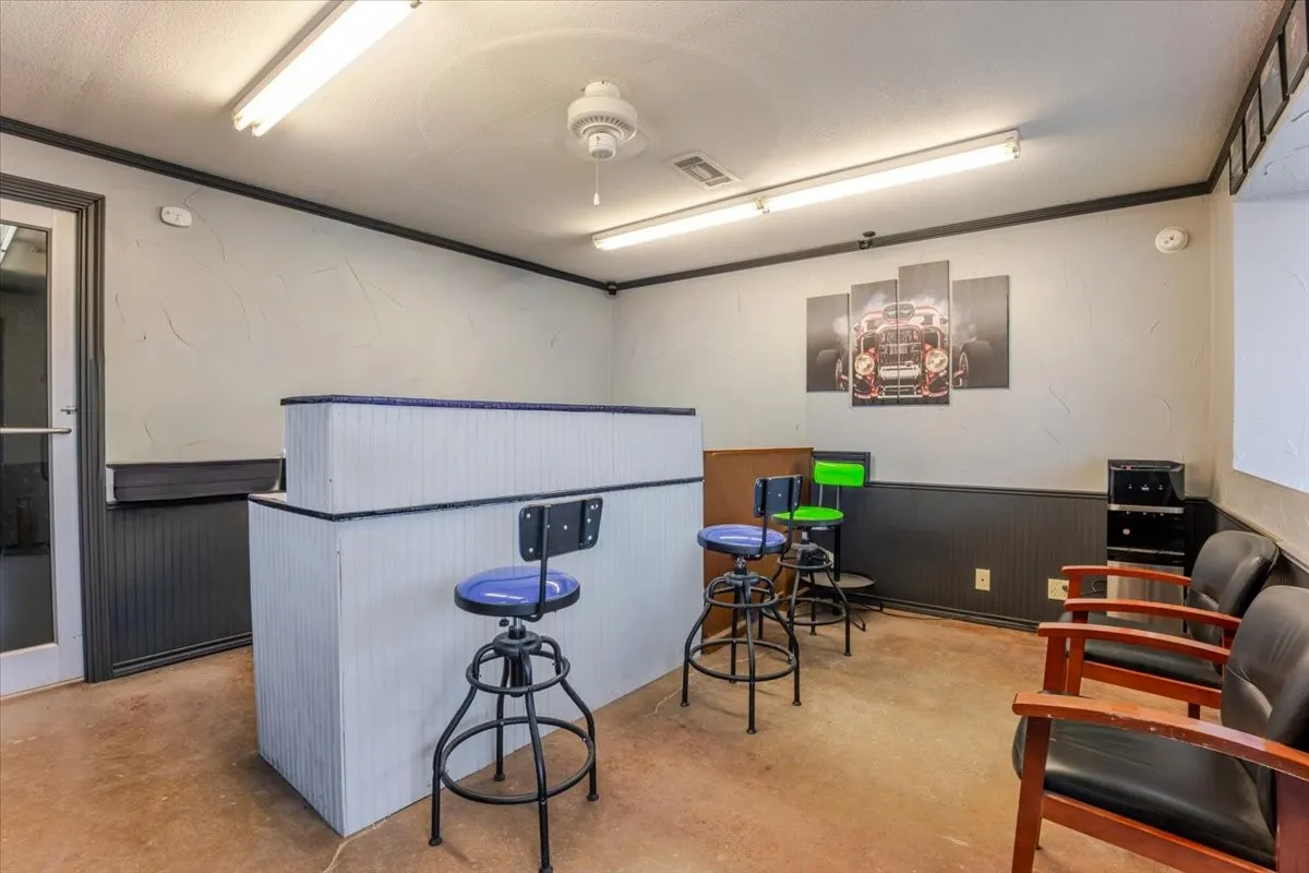Business For Sale in Palo Pinto County , 2815 S Highway 281, Mineral Wells, Texas 76067, 0, 0, Garage spaces, 4,500 Sqft, built in 2006, mls#21280206, Real Estate Agent in Mineral Wells, Homes For Sale in Palo Pinto county, Homes For Sale in Mineral Wells, Realtor in Mineral Wells Texas, Real Estate Brokerage Independent Realty Texas, Luminita Cordes Realtor