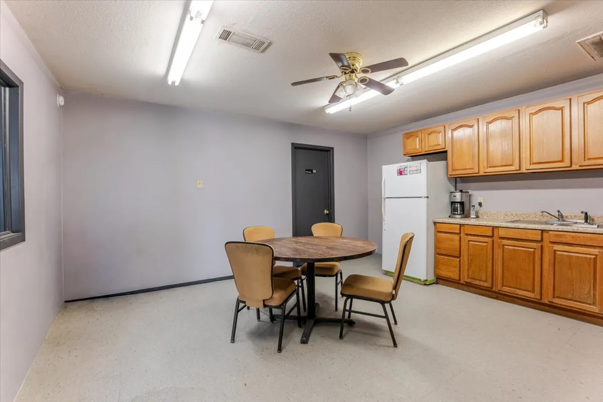 Business For Sale in Palo Pinto County , 2815 S Highway 281, Mineral Wells, Texas 76067, 0, 0, Garage spaces, 4,500 Sqft, built in 2006, mls#21280206, Real Estate Agent in Mineral Wells, Homes For Sale in Palo Pinto county, Homes For Sale in Mineral Wells, Realtor in Mineral Wells Texas, Real Estate Brokerage Independent Realty Texas, Luminita Cordes Realtor