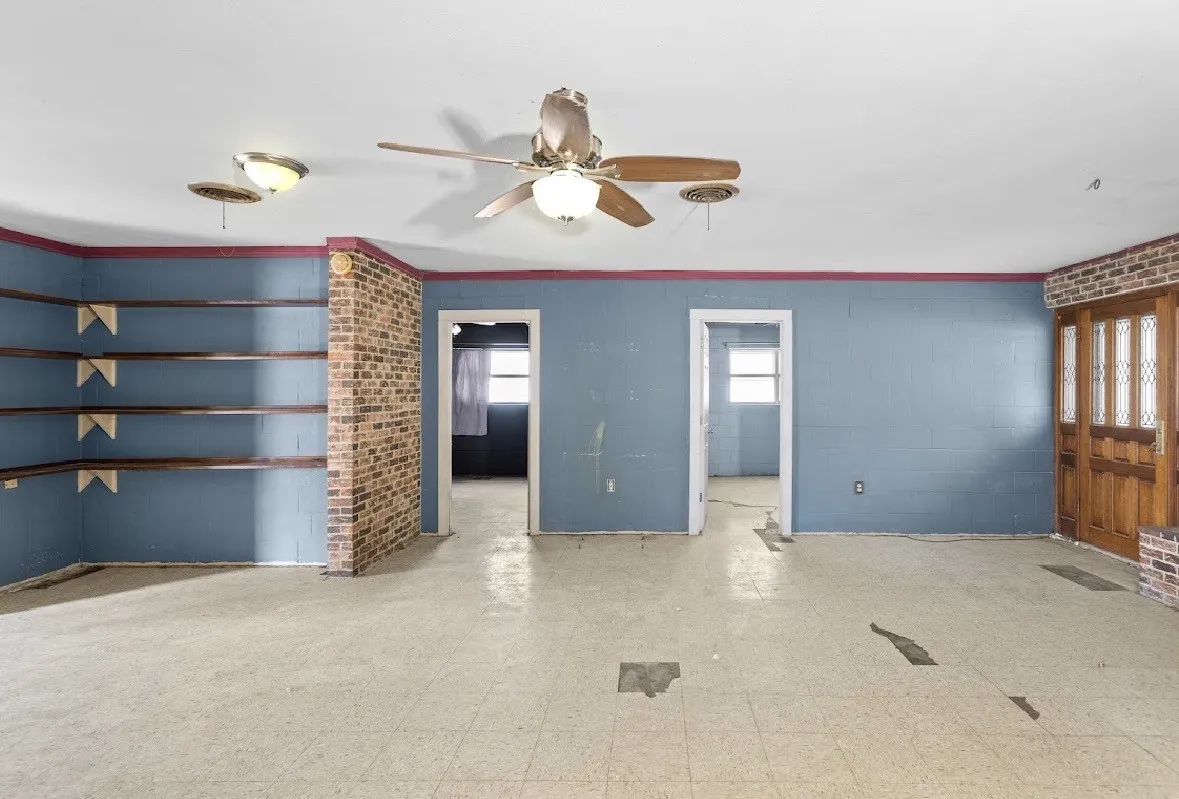 Single Family Residence For Sale in Hill County , 250 Bluegrass, Whitney, Texas 76692, 3 Bedroom, 2 Bathroom, 2 Garage spaces, 1,680 Sqft, built in 1971, mls#21282979, Real Estate Agent in Whitney, Homes For Sale in Hill county, Homes For Sale in Whitney, Realtor in Whitney Texas, Real Estate Brokerage Independent Realty Texas, Luminita Cordes Realtor
