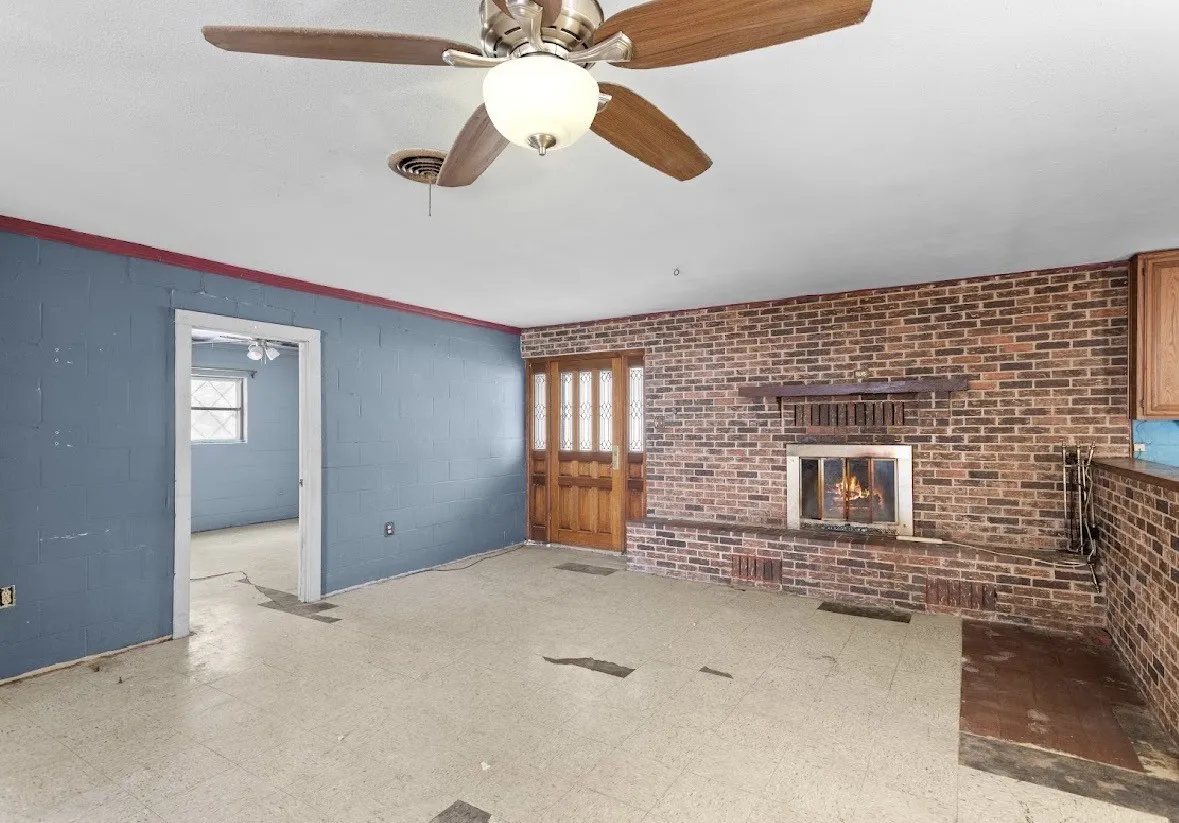 Single Family Residence For Sale in Hill County , 250 Bluegrass, Whitney, Texas 76692, 3 Bedroom, 2 Bathroom, 2 Garage spaces, 1,680 Sqft, built in 1971, mls#21282979, Real Estate Agent in Whitney, Homes For Sale in Hill county, Homes For Sale in Whitney, Realtor in Whitney Texas, Real Estate Brokerage Independent Realty Texas, Luminita Cordes Realtor