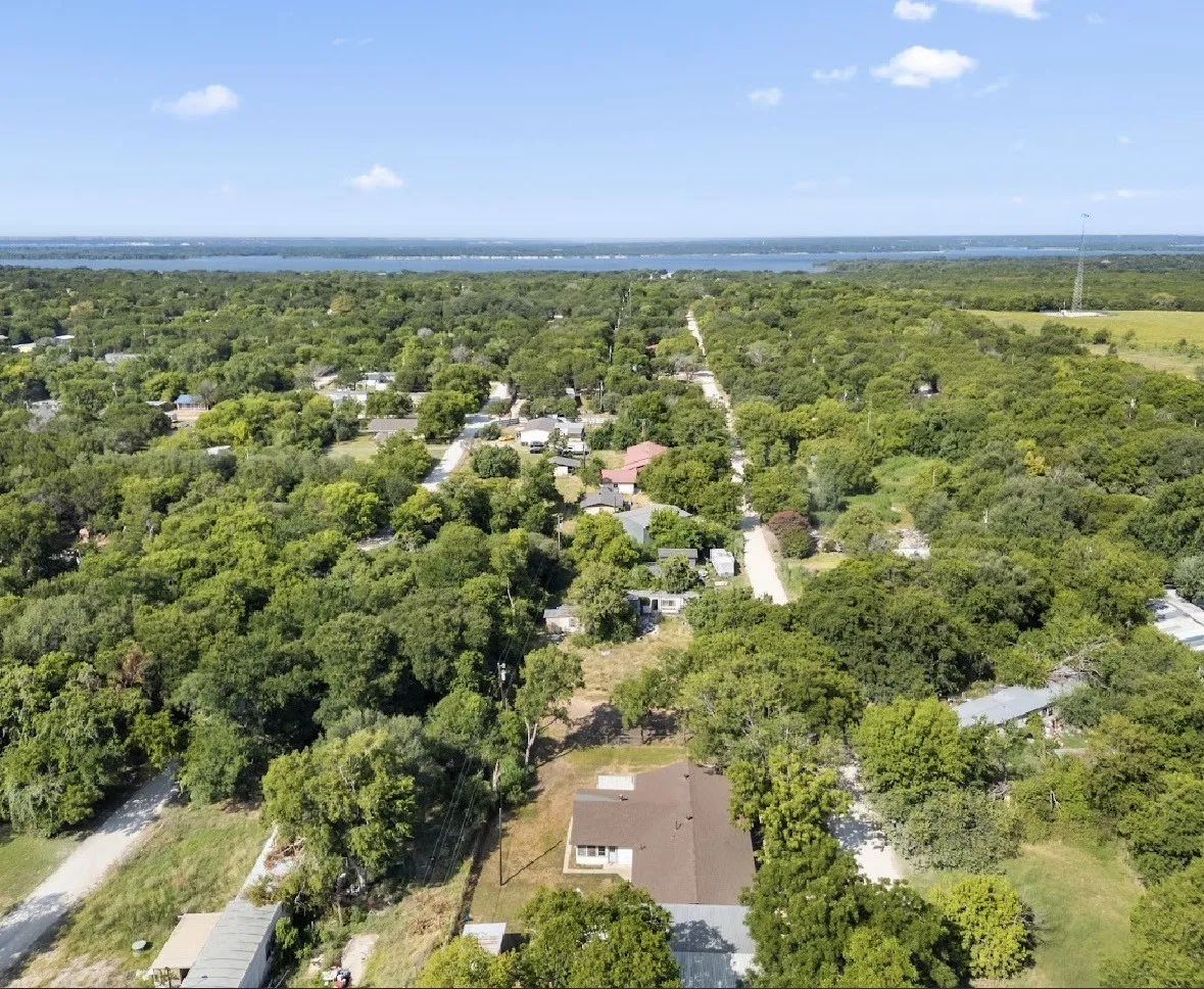 Single Family Residence For Sale in Hill County , 250 Bluegrass, Whitney, Texas 76692, 3 Bedroom, 2 Bathroom, 2 Garage spaces, 1,680 Sqft, built in 1971, mls#21282979, Real Estate Agent in Whitney, Homes For Sale in Hill county, Homes For Sale in Whitney, Realtor in Whitney Texas, Real Estate Brokerage Independent Realty Texas, Luminita Cordes Realtor