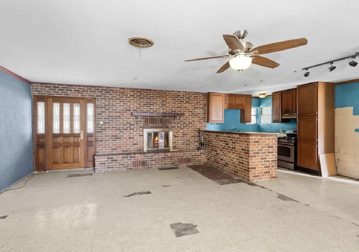 Single Family Residence For Sale in Hill County , 250 Bluegrass, Whitney, Texas 76692, 3 Bedroom, 2 Bathroom, 2 Garage spaces, 1,680 Sqft, built in 1971, mls#21282979, Real Estate Agent in Whitney, Homes For Sale in Hill county, Homes For Sale in Whitney, Realtor in Whitney Texas, Real Estate Brokerage Independent Realty Texas, Luminita Cordes Realtor