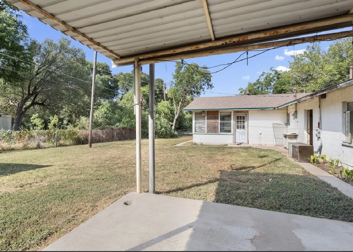 Single Family Residence For Sale in Hill County , 250 Bluegrass, Whitney, Texas 76692, 3 Bedroom, 2 Bathroom, 2 Garage spaces, 1,680 Sqft, built in 1971, mls#21282979, Real Estate Agent in Whitney, Homes For Sale in Hill county, Homes For Sale in Whitney, Realtor in Whitney Texas, Real Estate Brokerage Independent Realty Texas, Luminita Cordes Realtor