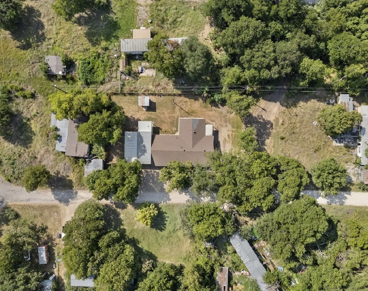 Single Family Residence For Sale in Hill County , 250 Bluegrass, Whitney, Texas 76692, 3 Bedroom, 2 Bathroom, 2 Garage spaces, 1,680 Sqft, built in 1971, mls#21282979, Real Estate Agent in Whitney, Homes For Sale in Hill county, Homes For Sale in Whitney, Realtor in Whitney Texas, Real Estate Brokerage Independent Realty Texas, Luminita Cordes Realtor
