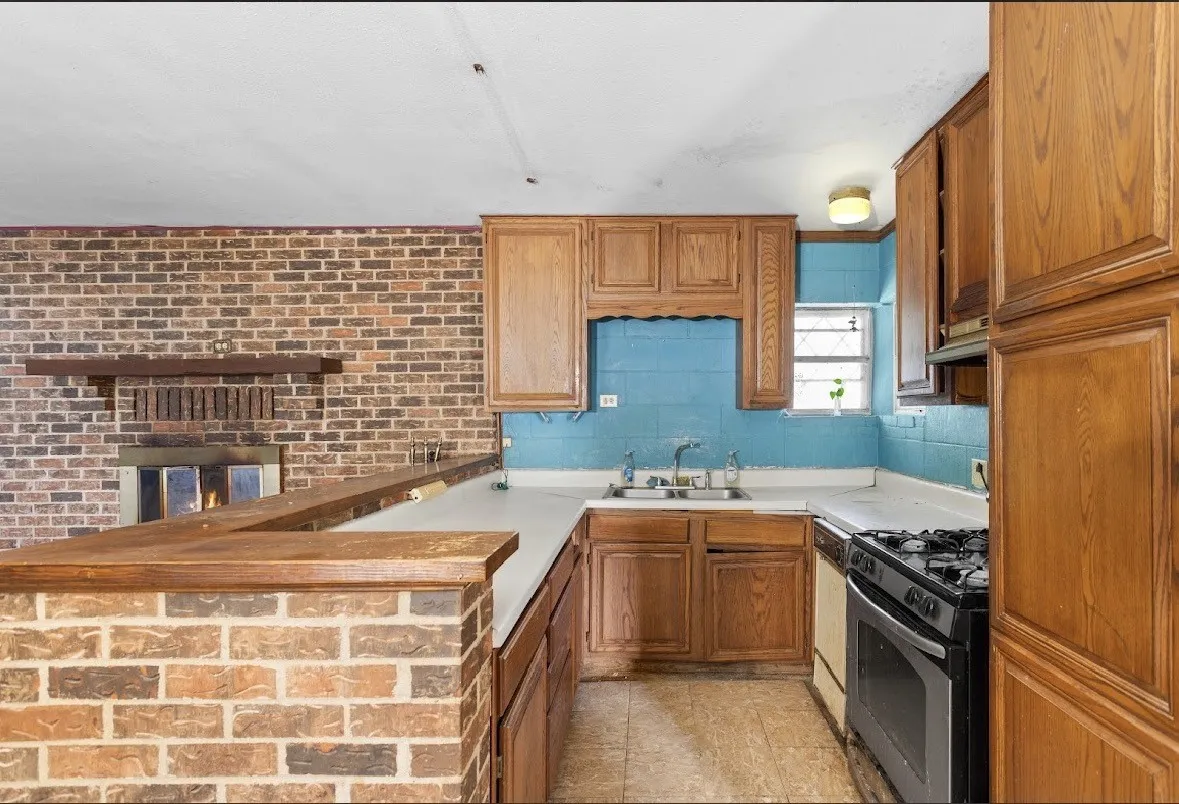 Single Family Residence For Sale in Hill County , 250 Bluegrass, Whitney, Texas 76692, 3 Bedroom, 2 Bathroom, 2 Garage spaces, 1,680 Sqft, built in 1971, mls#21282979, Real Estate Agent in Whitney, Homes For Sale in Hill county, Homes For Sale in Whitney, Realtor in Whitney Texas, Real Estate Brokerage Independent Realty Texas, Luminita Cordes Realtor
