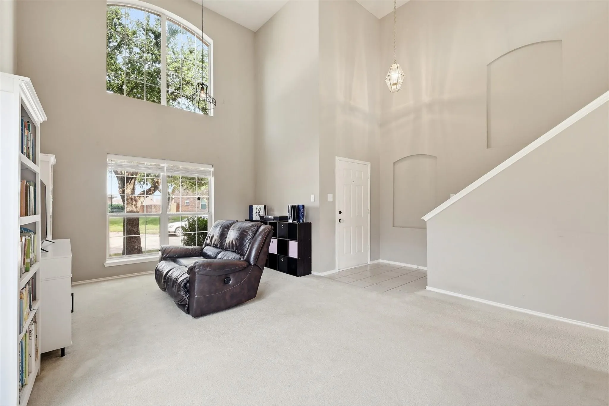 Single Family Residence For Sale in Tarrant County , 1703 Wolf Creek Drive, Arlington, Texas 76018, 3 Bedroom, 3 Bathroom, 2 Garage spaces, 2,353 Sqft, built in 2004, mls#21282841, Real Estate Agent in Arlington, Homes For Sale in Tarrant county, Homes For Sale in Arlington, Realtor in Arlington Texas, Real Estate Brokerage Independent Realty Texas, Luminita Cordes Realtor