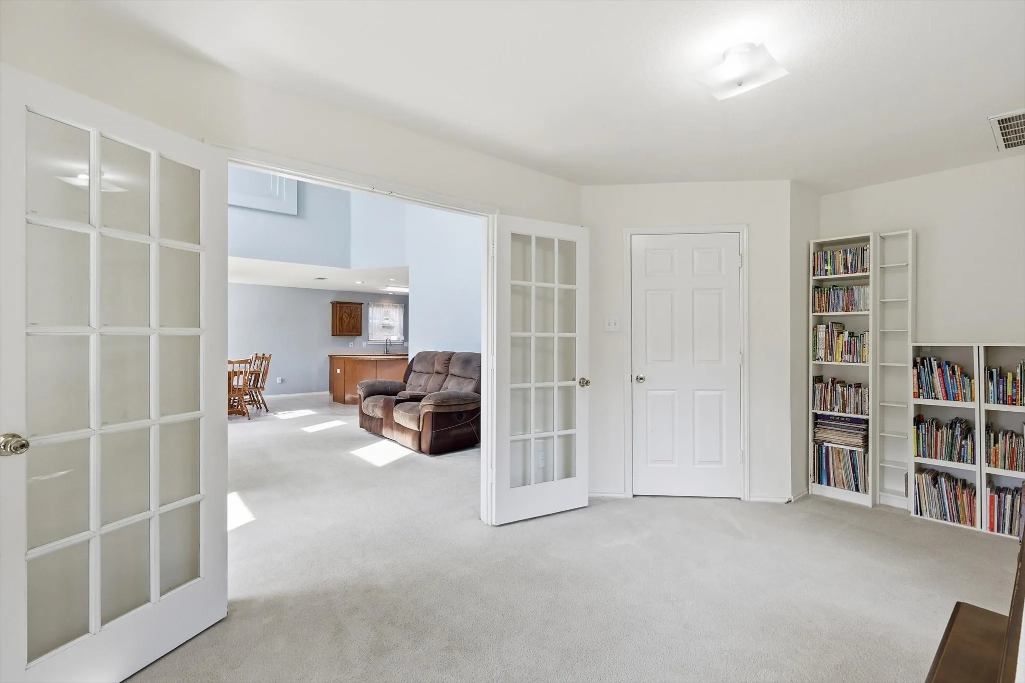 Flex space for home office or 4th bedroom