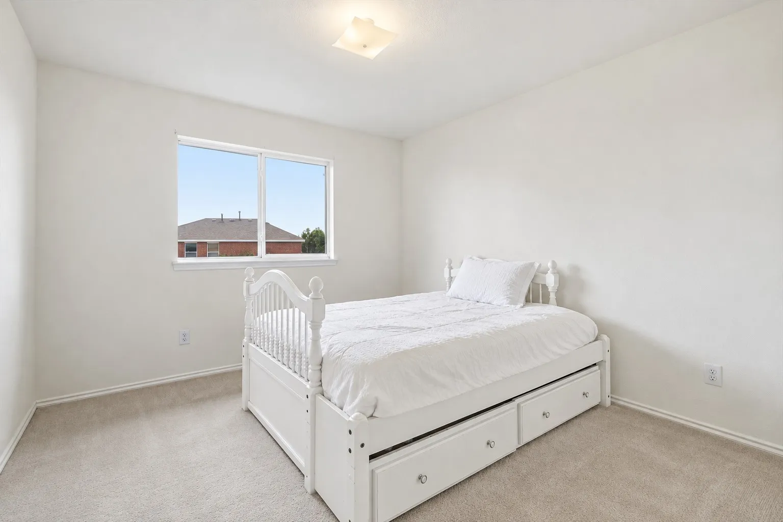 Single Family Residence For Sale in Tarrant County , 1703 Wolf Creek Drive, Arlington, Texas 76018, 3 Bedroom, 3 Bathroom, 2 Garage spaces, 2,353 Sqft, built in 2004, mls#21282841, Real Estate Agent in Arlington, Homes For Sale in Tarrant county, Homes For Sale in Arlington, Realtor in Arlington Texas, Real Estate Brokerage Independent Realty Texas, Luminita Cordes Realtor