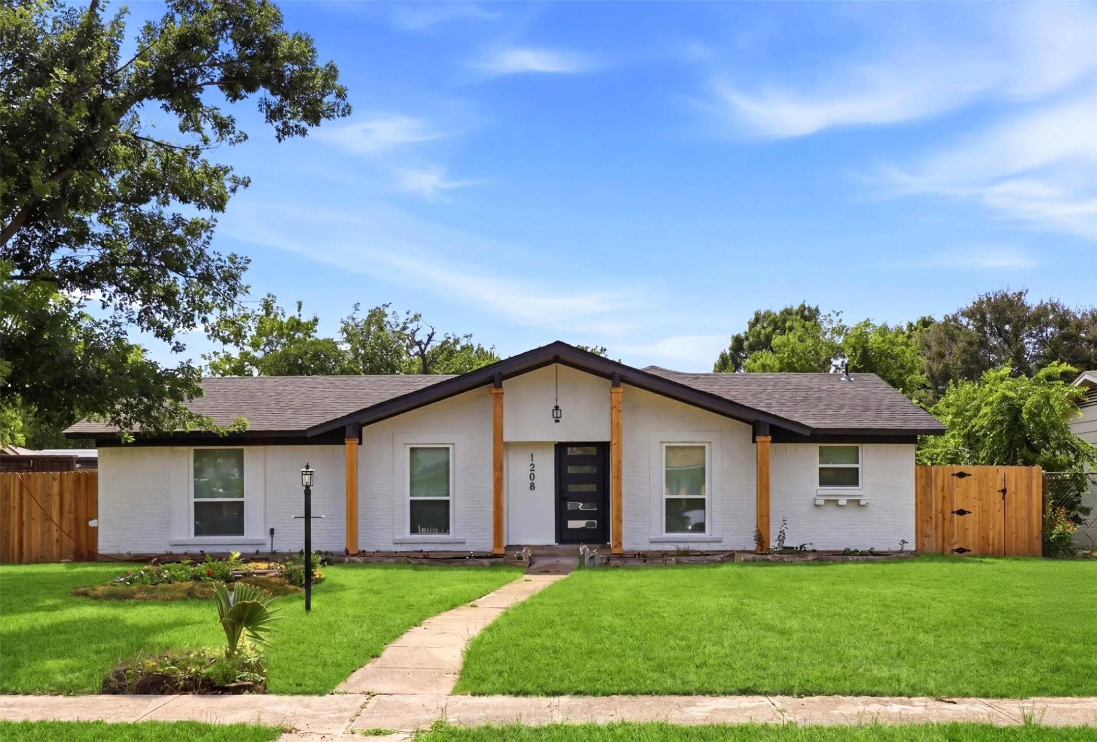 Single Family Residence For Sale in Dallas County , 1208 Berkeley Drive, Richardson, Texas 75081, 4 Bedroom, 3 Bathroom, 1 Garage spaces, 1,706 Sqft, built in 1967, mls#21282637, Real Estate Agent in Richardson, Homes For Sale in Dallas county, Homes For Sale in Richardson, Realtor in Richardson Texas, Real Estate Brokerage Independent Realty Texas, Luminita Cordes Realtor