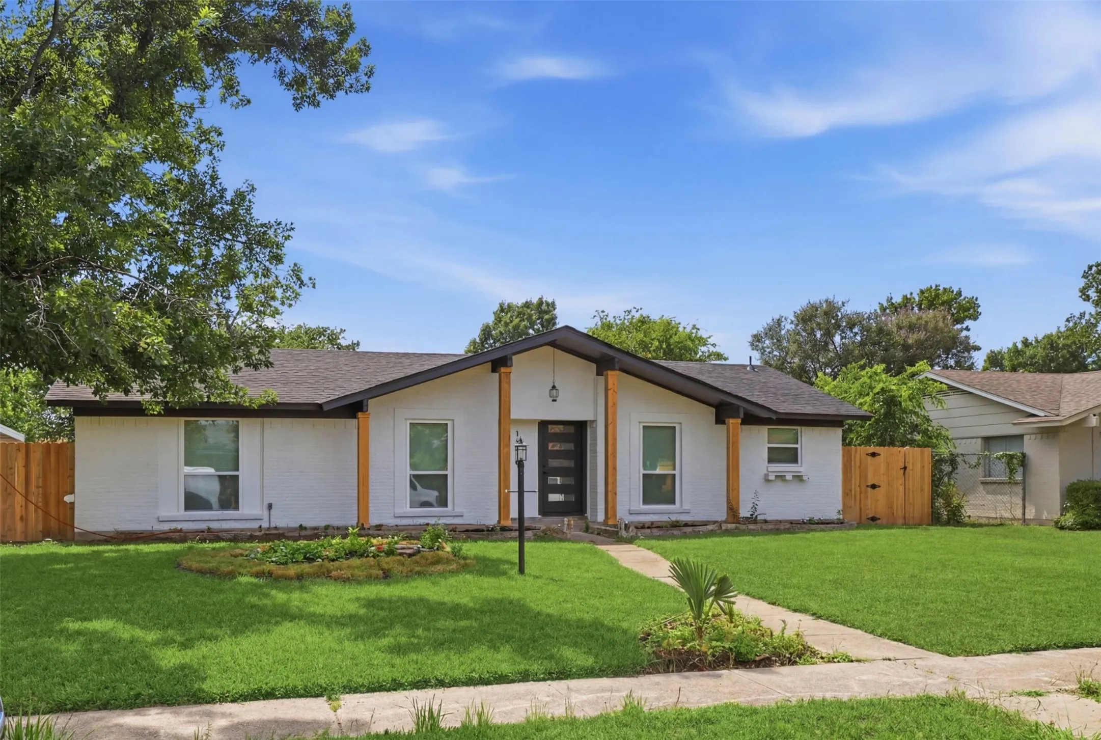 Single Family Residence For Sale in Dallas County , 1208 Berkeley Drive, Richardson, Texas 75081, 4 Bedroom, 3 Bathroom, 1 Garage spaces, 1,706 Sqft, built in 1967, mls#21282637, Real Estate Agent in Richardson, Homes For Sale in Dallas county, Homes For Sale in Richardson, Realtor in Richardson Texas, Real Estate Brokerage Independent Realty Texas, Luminita Cordes Realtor