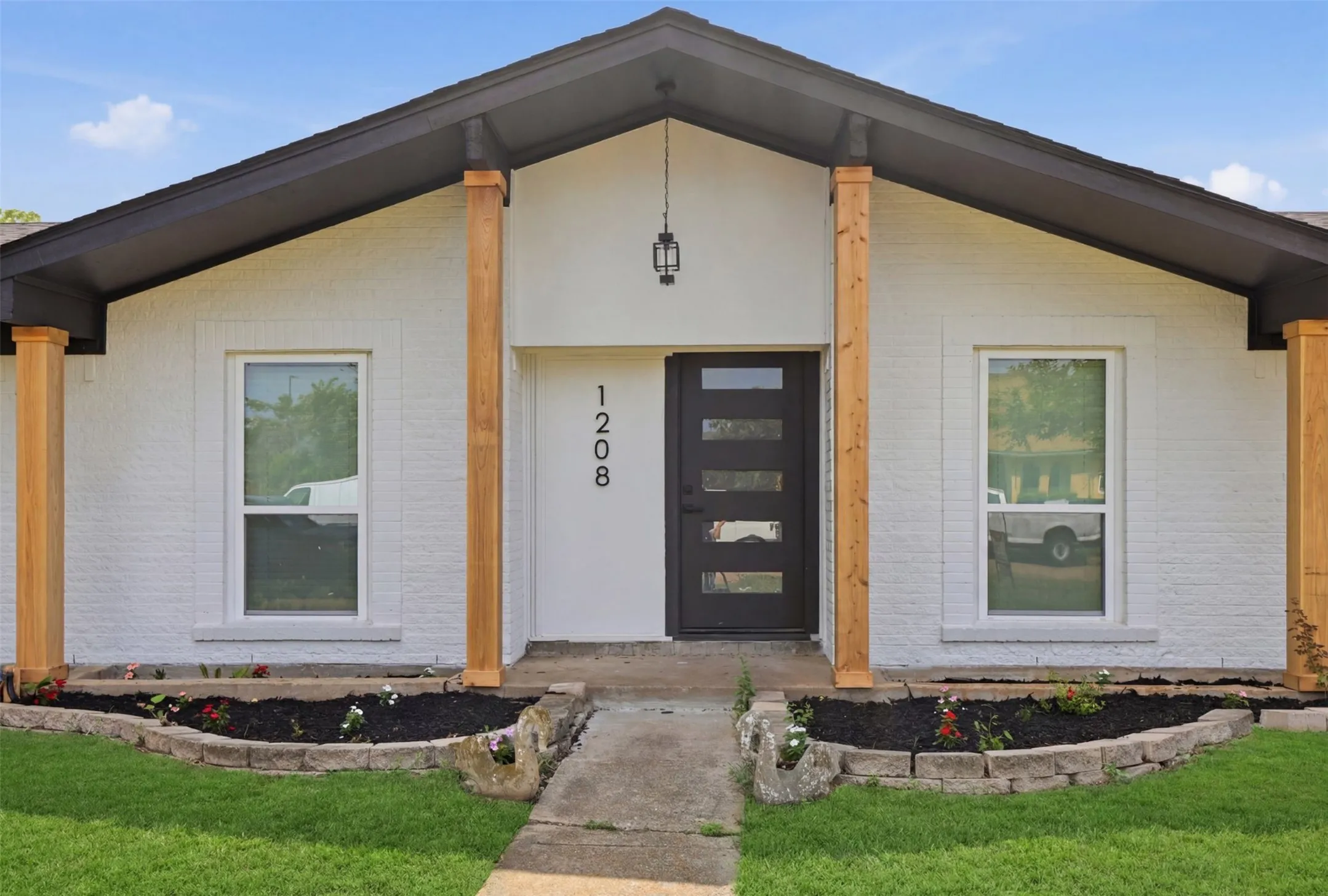 Single Family Residence For Sale in Dallas County , 1208 Berkeley Drive, Richardson, Texas 75081, 4 Bedroom, 3 Bathroom, 1 Garage spaces, 1,706 Sqft, built in 1967, mls#21282637, Real Estate Agent in Richardson, Homes For Sale in Dallas county, Homes For Sale in Richardson, Realtor in Richardson Texas, Real Estate Brokerage Independent Realty Texas, Luminita Cordes Realtor