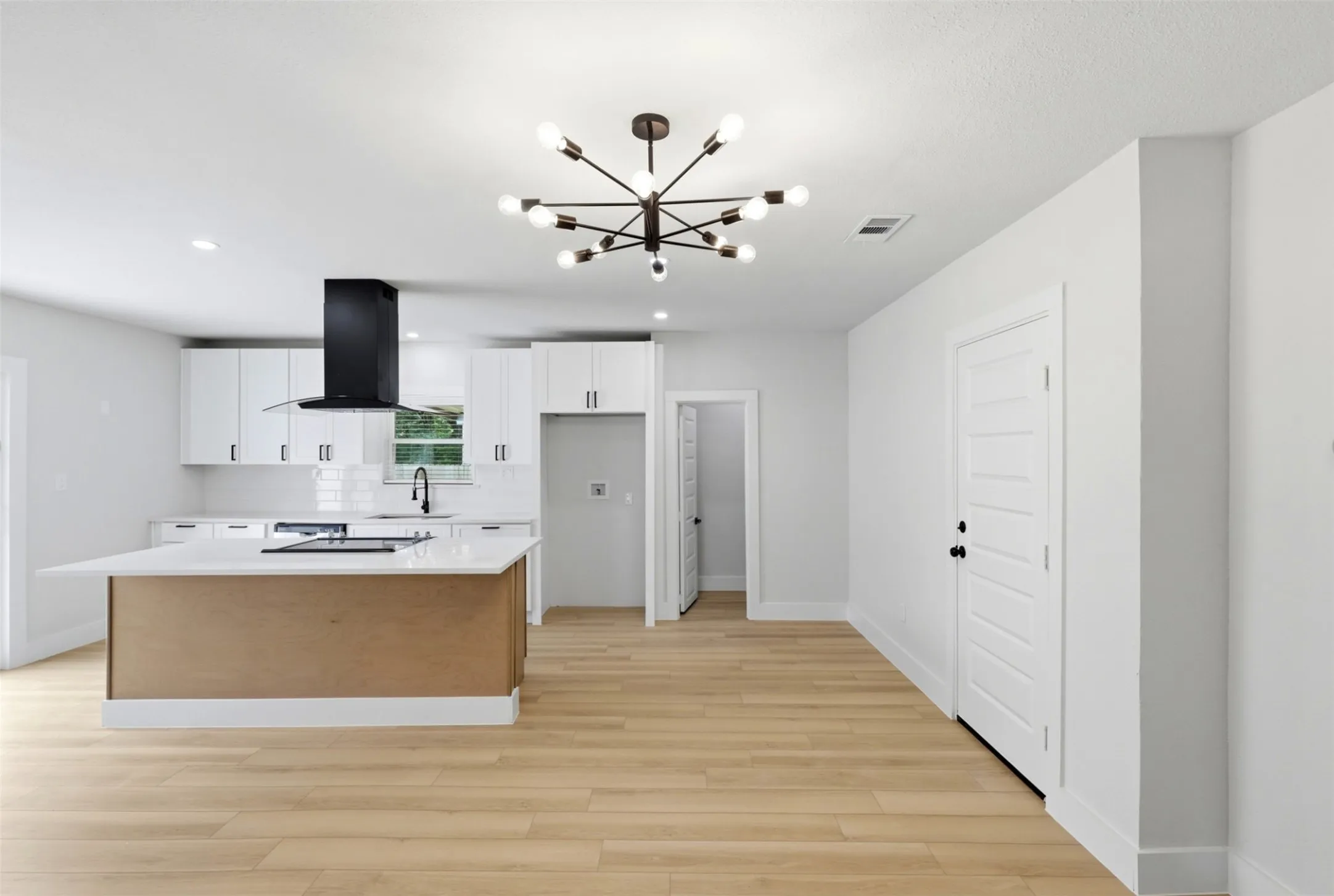 Single Family Residence For Sale in Dallas County , 1208 Berkeley Drive, Richardson, Texas 75081, 4 Bedroom, 3 Bathroom, 1 Garage spaces, 1,706 Sqft, built in 1967, mls#21282637, Real Estate Agent in Richardson, Homes For Sale in Dallas county, Homes For Sale in Richardson, Realtor in Richardson Texas, Real Estate Brokerage Independent Realty Texas, Luminita Cordes Realtor