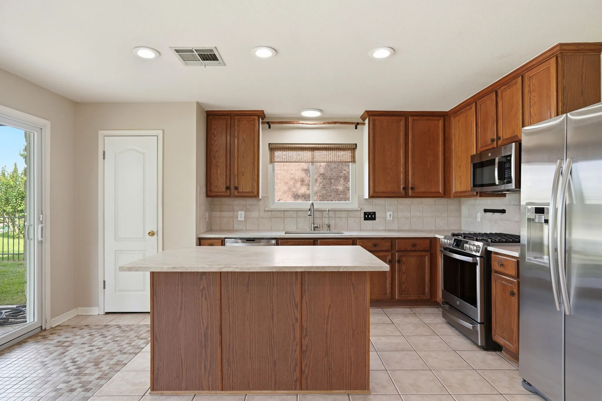 Single Family Residence For Sale in Travis County , 2801 Butler National Drive, Pflugerville, Texas 78660, 5 Bedroom, 3 Bathroom, 3 Garage spaces, 2,633 Sqft, built in 1998, mls#21282454, Real Estate Agent in Pflugerville, Homes For Sale in Travis county, Homes For Sale in Pflugerville, Realtor in Pflugerville Texas, Real Estate Brokerage Independent Realty Texas, Luminita Cordes Realtor