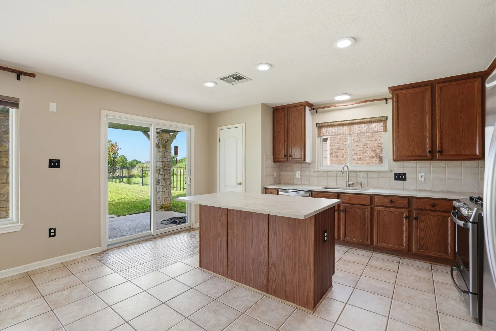 Single Family Residence For Sale in Travis County , 2801 Butler National Drive, Pflugerville, Texas 78660, 5 Bedroom, 3 Bathroom, 3 Garage spaces, 2,633 Sqft, built in 1998, mls#21282454, Real Estate Agent in Pflugerville, Homes For Sale in Travis county, Homes For Sale in Pflugerville, Realtor in Pflugerville Texas, Real Estate Brokerage Independent Realty Texas, Luminita Cordes Realtor