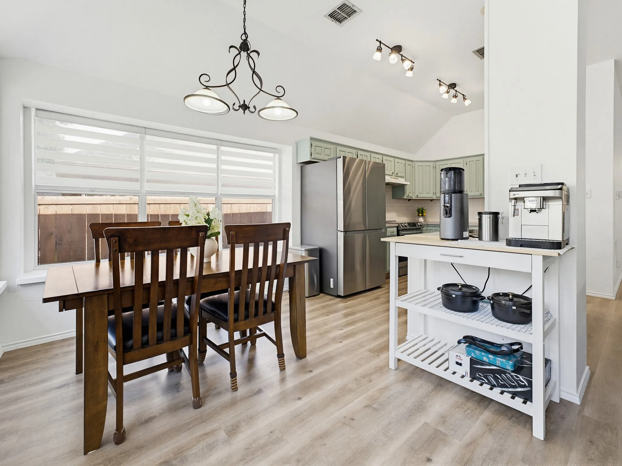 Single Family Residence For Sale in Denton County , 1016 Sweet Grass Trail, Flower Mound, Texas 75028, 3 Bedroom, 2 Bathroom, 2 Garage spaces, 1,716 Sqft, built in 1994, mls#21282958, Real Estate Agent in Flower Mound, Homes For Sale in Denton county, Homes For Sale in Flower Mound, Realtor in Flower Mound Texas, Real Estate Brokerage Independent Realty Texas, Luminita Cordes Realtor
