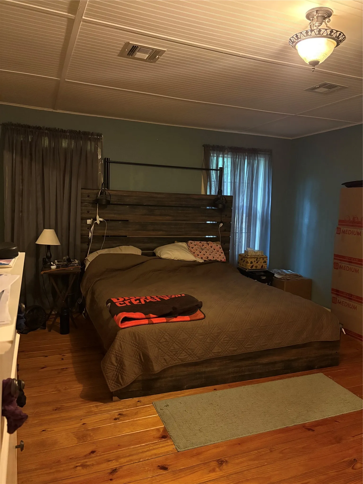 Single Family Residence For Sale in Hill County , 501 W Roosevelt Avenue, Whitney, Texas 76692, 1 Bedroom, 2 Bathroom, Garage spaces, 1,375 Sqft, built in 1903, mls#21283016, Real Estate Agent in Whitney, Homes For Sale in Hill county, Homes For Sale in Whitney, Realtor in Whitney Texas, Real Estate Brokerage Independent Realty Texas, Luminita Cordes Realtor