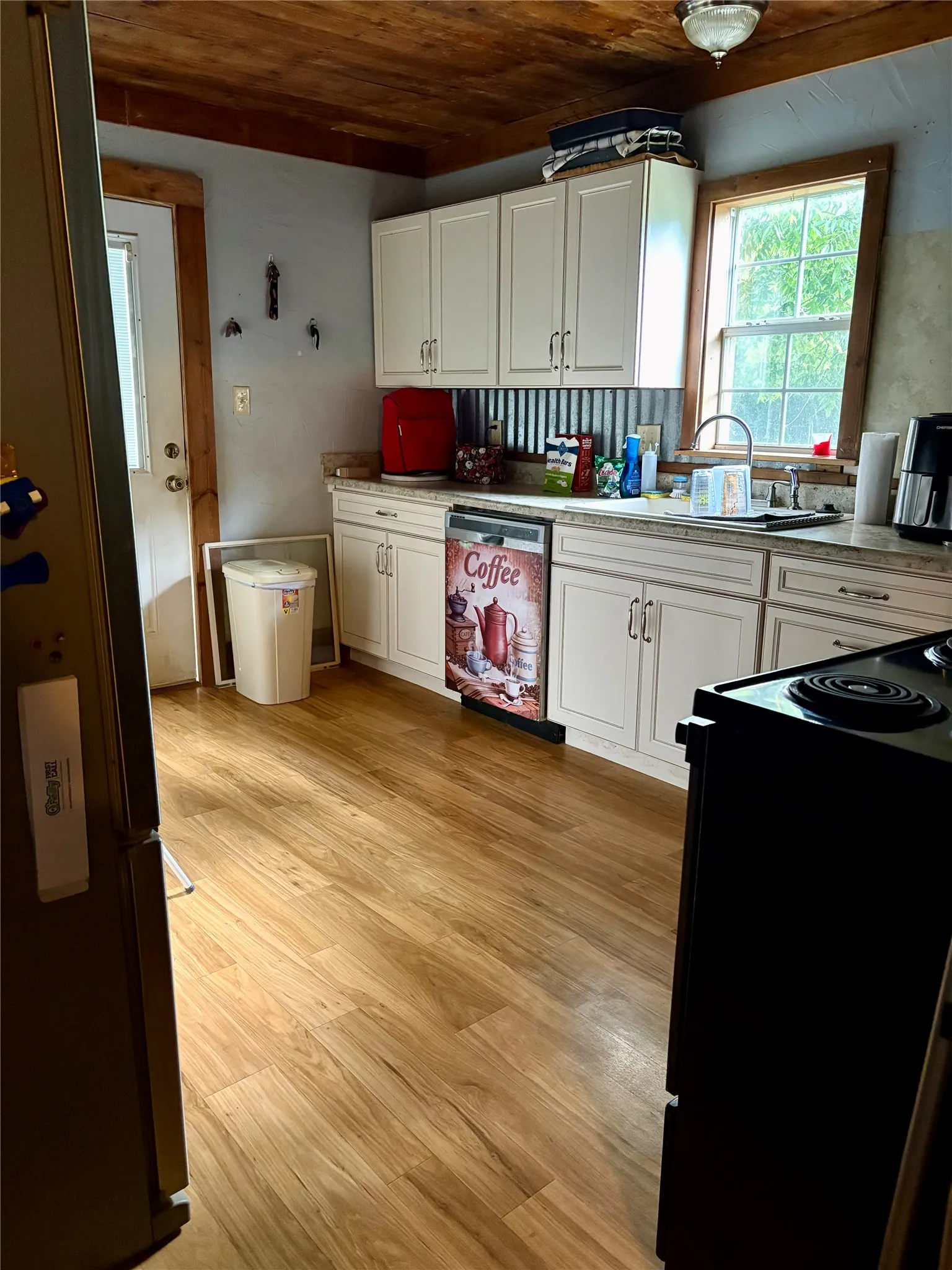 Single Family Residence For Sale in Hill County , 501 W Roosevelt Avenue, Whitney, Texas 76692, 1 Bedroom, 2 Bathroom, Garage spaces, 1,375 Sqft, built in 1903, mls#21283016, Real Estate Agent in Whitney, Homes For Sale in Hill county, Homes For Sale in Whitney, Realtor in Whitney Texas, Real Estate Brokerage Independent Realty Texas, Luminita Cordes Realtor