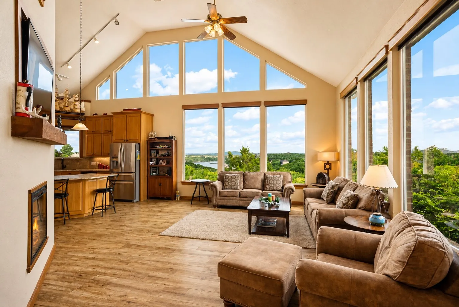 Single Family Residence For Sale in Palo Pinto County , 350 Castle Harbour Drive, Graford, Texas 76449, 4 Bedrooms, 3 Bathrooms, 2 Garage spaces, 2,989 Sqft, built in 2002, Price $756,000, mls#21283064, Real Estate Agent in Graford, Homes For Sale in Palo Pinto county, Homes For Sale in Graford, Realtor in Graford Texas, Real Estate Brokerage Independent Realty Texas, Luminita Cordes Realtor
