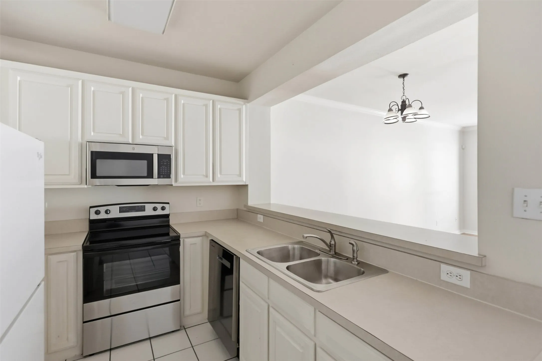 Triplex For Rent in Tarrant County , 121 Wildwood Court 200, Grapevine, Texas 76051, 3 Bedroom, 3 Bathroom, 2 Garage spaces, 1,533 Sqft, built in 2000, mls#21276867, Real Estate Agent in Grapevine, Homes For Rent in Tarrant county, Homes For Rent in Grapevine, Realtor in Grapevine Texas, Real Estate Brokerage Independent Realty Texas, Luminita Cordes Realtor