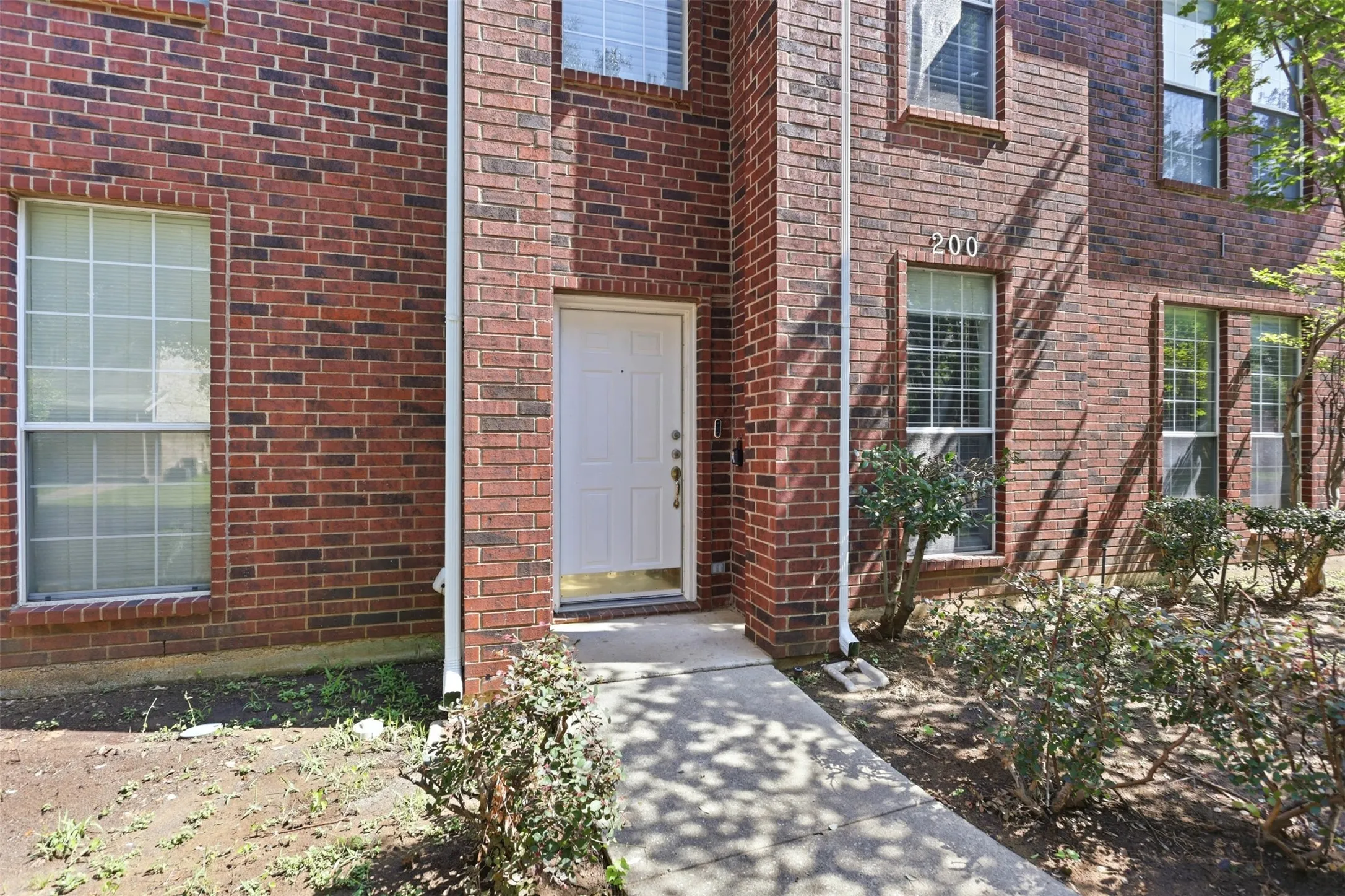 Triplex For Rent in Tarrant County , 121 Wildwood Court 200, Grapevine, Texas 76051, 3 Bedroom, 3 Bathroom, 2 Garage spaces, 1,533 Sqft, built in 2000, mls#21276867, Real Estate Agent in Grapevine, Homes For Rent in Tarrant county, Homes For Rent in Grapevine, Realtor in Grapevine Texas, Real Estate Brokerage Independent Realty Texas, Luminita Cordes Realtor
