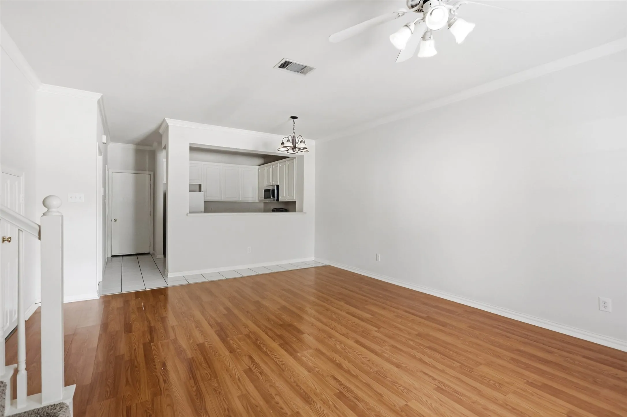 Triplex For Rent in Tarrant County , 121 Wildwood Court 200, Grapevine, Texas 76051, 3 Bedroom, 3 Bathroom, 2 Garage spaces, 1,533 Sqft, built in 2000, mls#21276867, Real Estate Agent in Grapevine, Homes For Rent in Tarrant county, Homes For Rent in Grapevine, Realtor in Grapevine Texas, Real Estate Brokerage Independent Realty Texas, Luminita Cordes Realtor