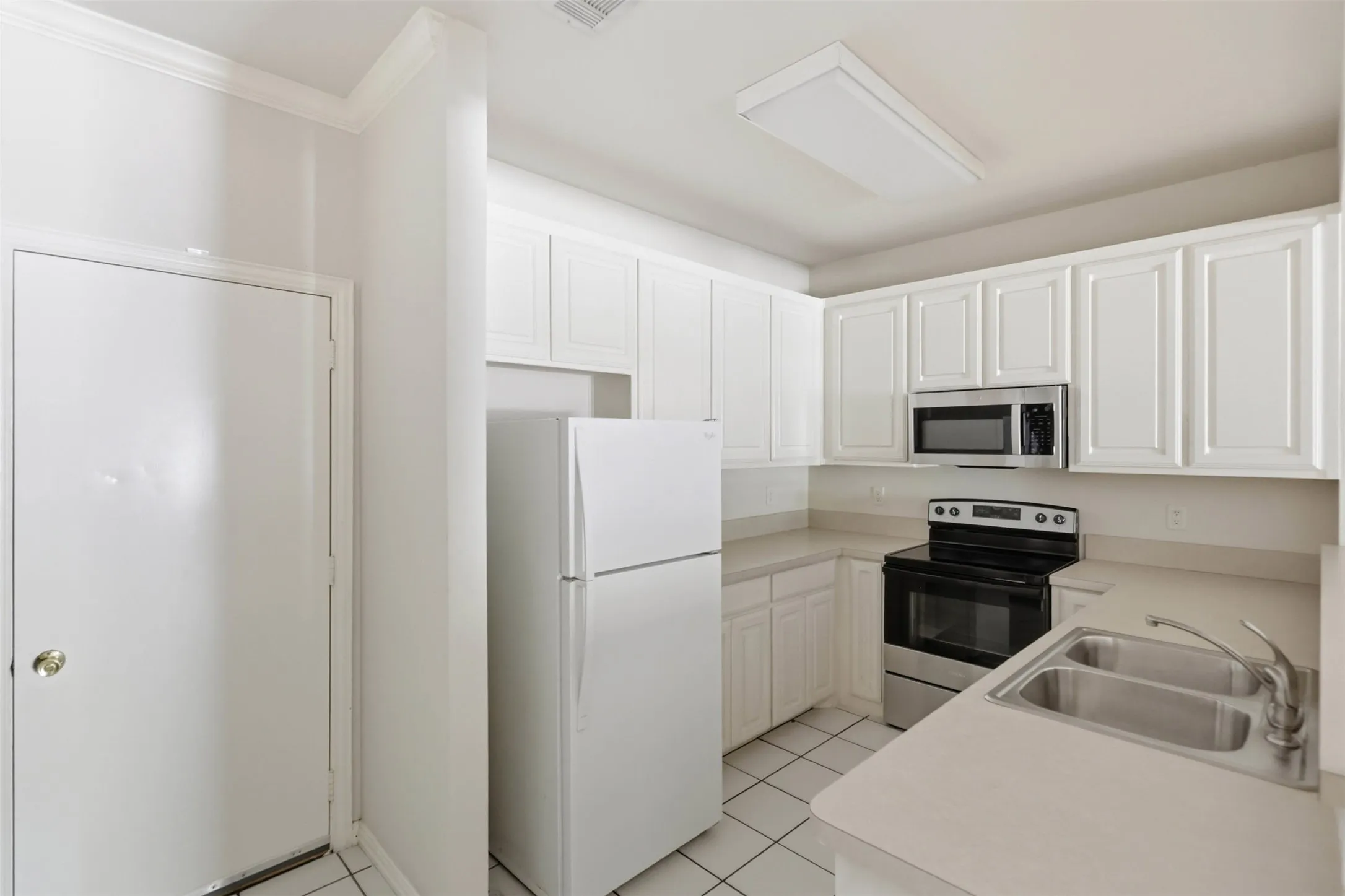 Triplex For Rent in Tarrant County , 121 Wildwood Court 200, Grapevine, Texas 76051, 3 Bedroom, 3 Bathroom, 2 Garage spaces, 1,533 Sqft, built in 2000, mls#21276867, Real Estate Agent in Grapevine, Homes For Rent in Tarrant county, Homes For Rent in Grapevine, Realtor in Grapevine Texas, Real Estate Brokerage Independent Realty Texas, Luminita Cordes Realtor