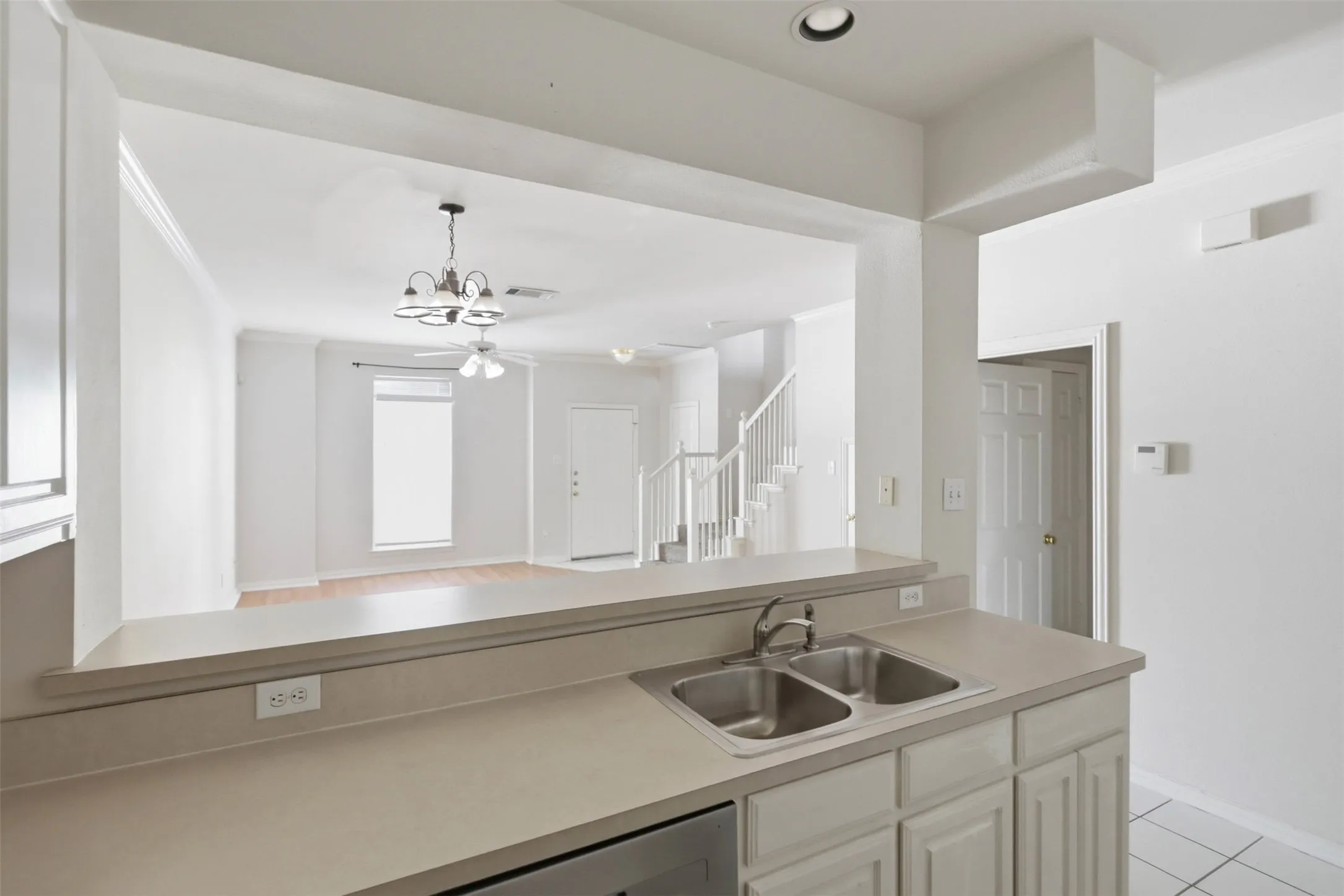 Triplex For Rent in Tarrant County , 121 Wildwood Court 200, Grapevine, Texas 76051, 3 Bedroom, 3 Bathroom, 2 Garage spaces, 1,533 Sqft, built in 2000, mls#21276867, Real Estate Agent in Grapevine, Homes For Rent in Tarrant county, Homes For Rent in Grapevine, Realtor in Grapevine Texas, Real Estate Brokerage Independent Realty Texas, Luminita Cordes Realtor
