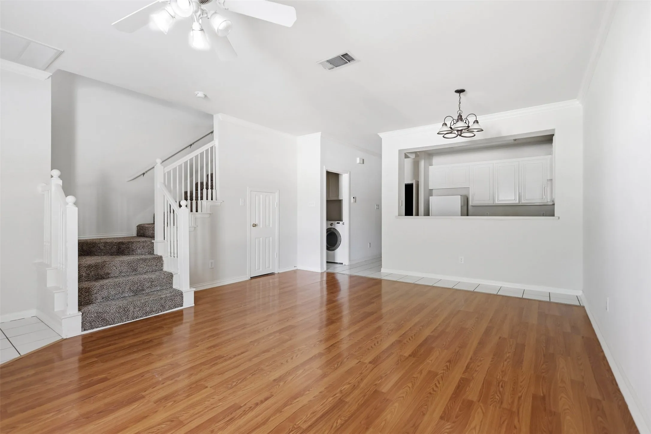 Triplex For Rent in Tarrant County , 121 Wildwood Court 200, Grapevine, Texas 76051, 3 Bedroom, 3 Bathroom, 2 Garage spaces, 1,533 Sqft, built in 2000, mls#21276867, Real Estate Agent in Grapevine, Homes For Rent in Tarrant county, Homes For Rent in Grapevine, Realtor in Grapevine Texas, Real Estate Brokerage Independent Realty Texas, Luminita Cordes Realtor