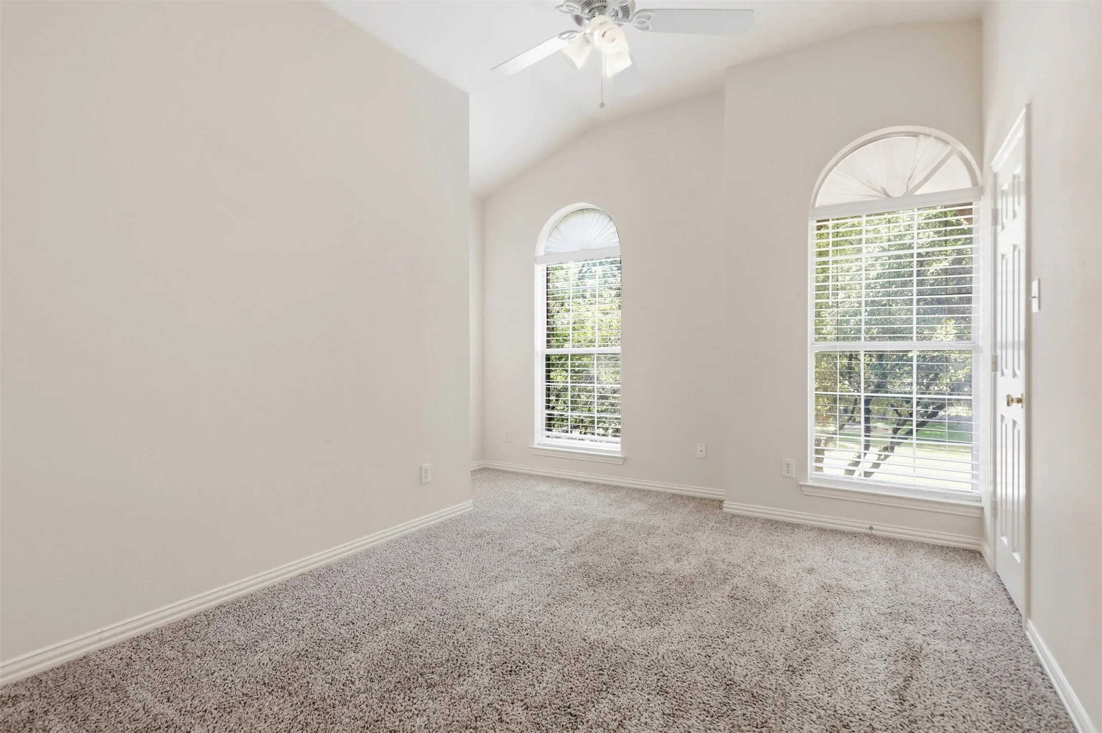 Triplex For Rent in Tarrant County , 121 Wildwood Court 200, Grapevine, Texas 76051, 3 Bedroom, 3 Bathroom, 2 Garage spaces, 1,533 Sqft, built in 2000, mls#21276867, Real Estate Agent in Grapevine, Homes For Rent in Tarrant county, Homes For Rent in Grapevine, Realtor in Grapevine Texas, Real Estate Brokerage Independent Realty Texas, Luminita Cordes Realtor