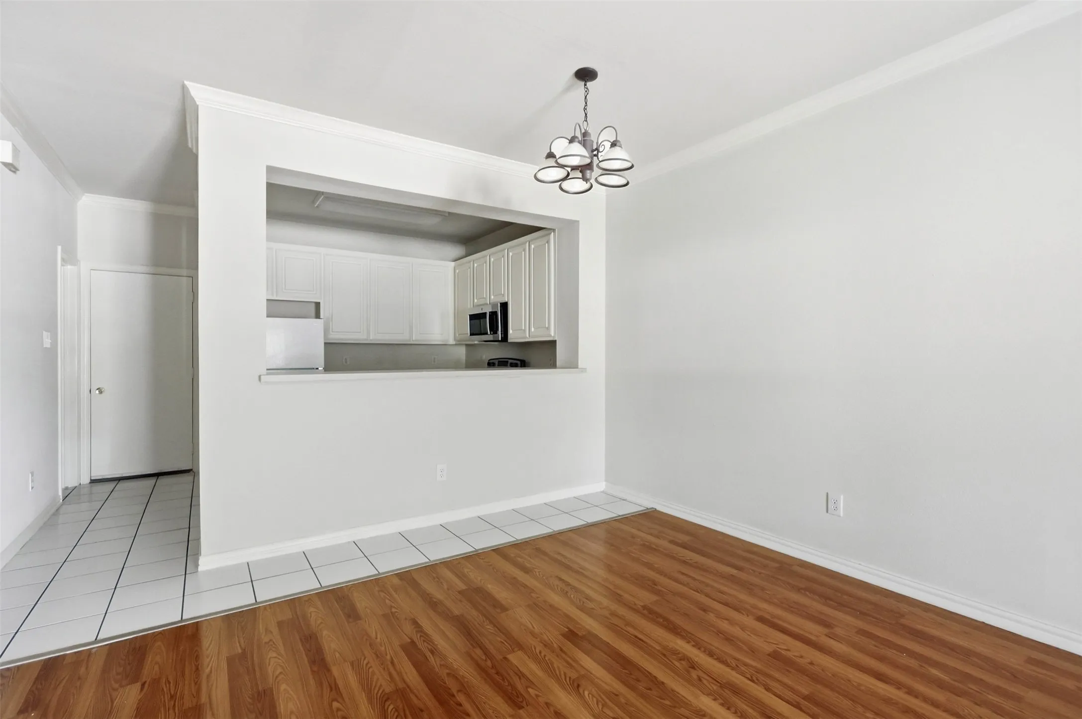 Triplex For Rent in Tarrant County , 121 Wildwood Court 200, Grapevine, Texas 76051, 3 Bedroom, 3 Bathroom, 2 Garage spaces, 1,533 Sqft, built in 2000, mls#21276867, Real Estate Agent in Grapevine, Homes For Rent in Tarrant county, Homes For Rent in Grapevine, Realtor in Grapevine Texas, Real Estate Brokerage Independent Realty Texas, Luminita Cordes Realtor