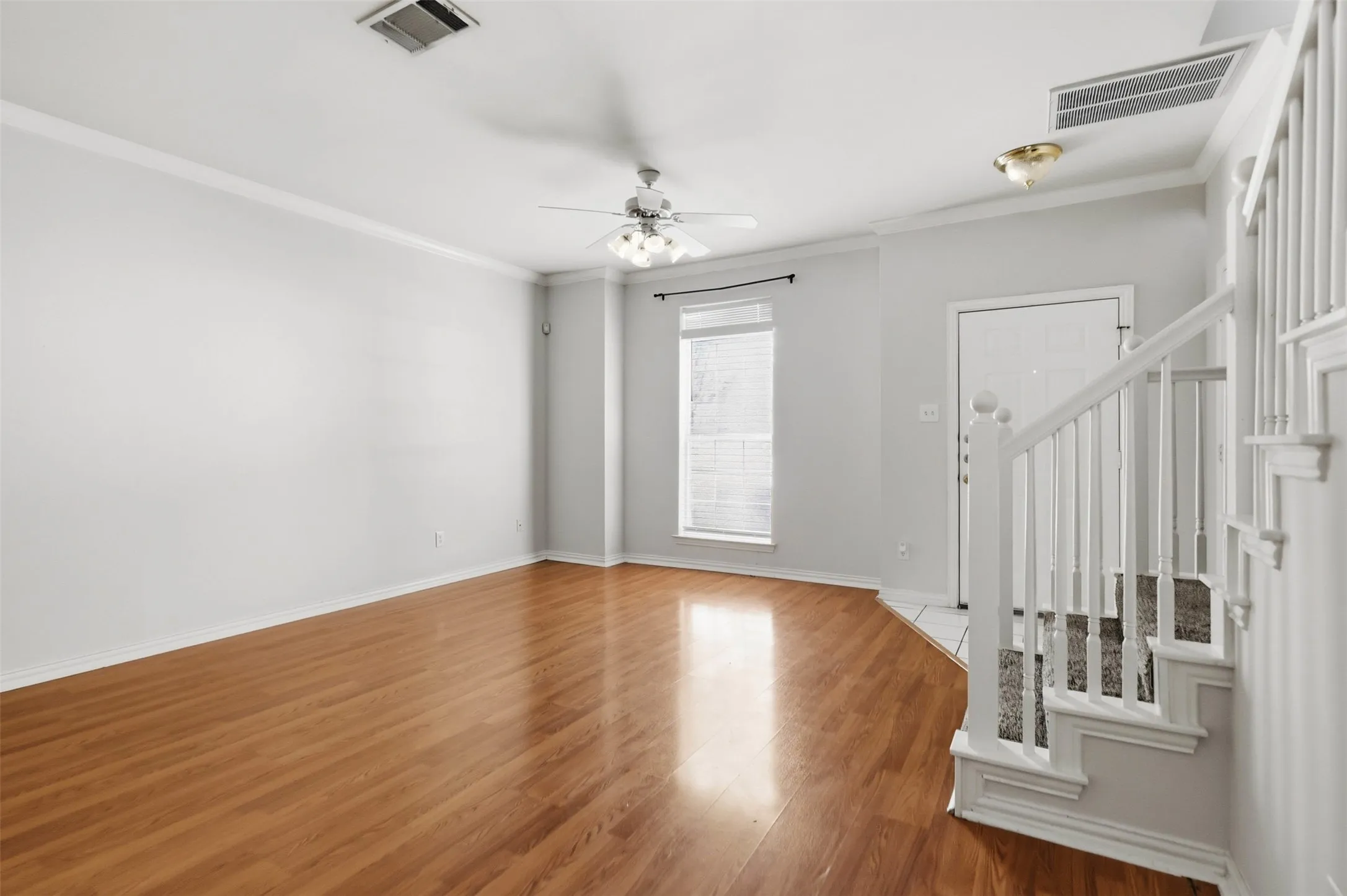 Triplex For Rent in Tarrant County , 121 Wildwood Court 200, Grapevine, Texas 76051, 3 Bedroom, 3 Bathroom, 2 Garage spaces, 1,533 Sqft, built in 2000, mls#21276867, Real Estate Agent in Grapevine, Homes For Rent in Tarrant county, Homes For Rent in Grapevine, Realtor in Grapevine Texas, Real Estate Brokerage Independent Realty Texas, Luminita Cordes Realtor