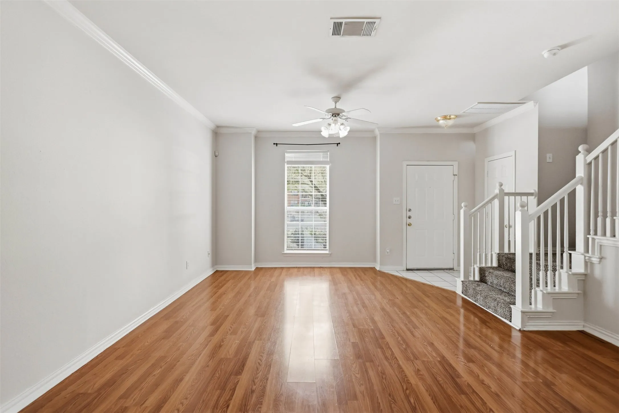 Triplex For Rent in Tarrant County , 121 Wildwood Court 200, Grapevine, Texas 76051, 3 Bedroom, 3 Bathroom, 2 Garage spaces, 1,533 Sqft, built in 2000, mls#21276867, Real Estate Agent in Grapevine, Homes For Rent in Tarrant county, Homes For Rent in Grapevine, Realtor in Grapevine Texas, Real Estate Brokerage Independent Realty Texas, Luminita Cordes Realtor